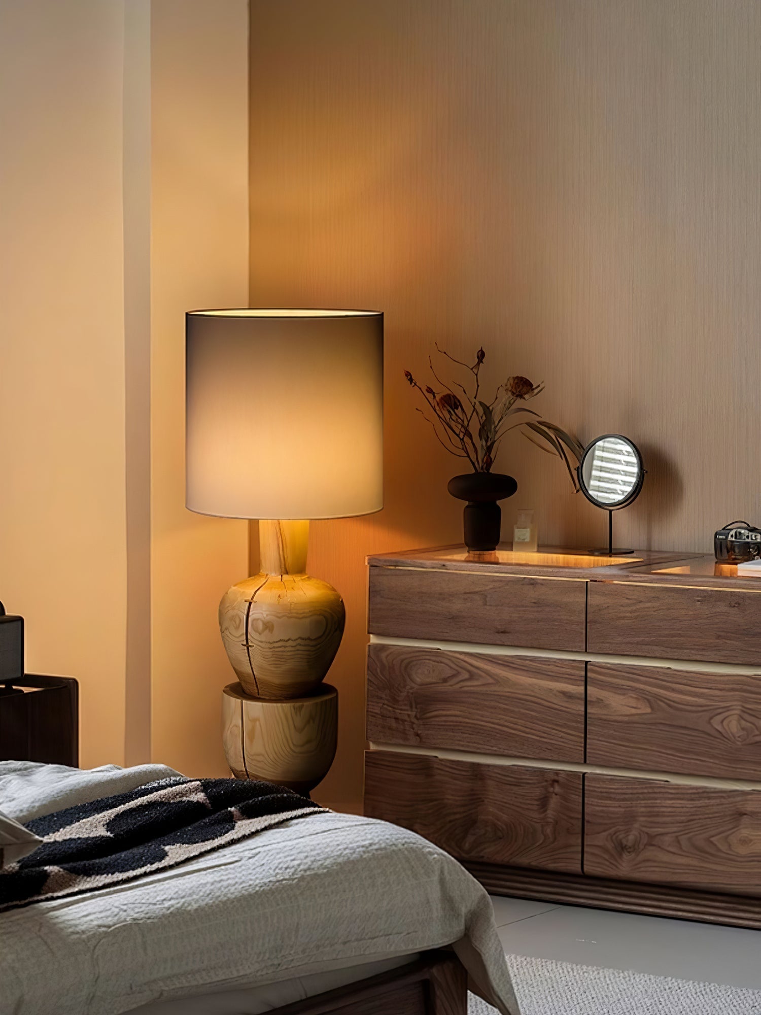 Ulvinir Wooden Table Lamp - Blowlighting