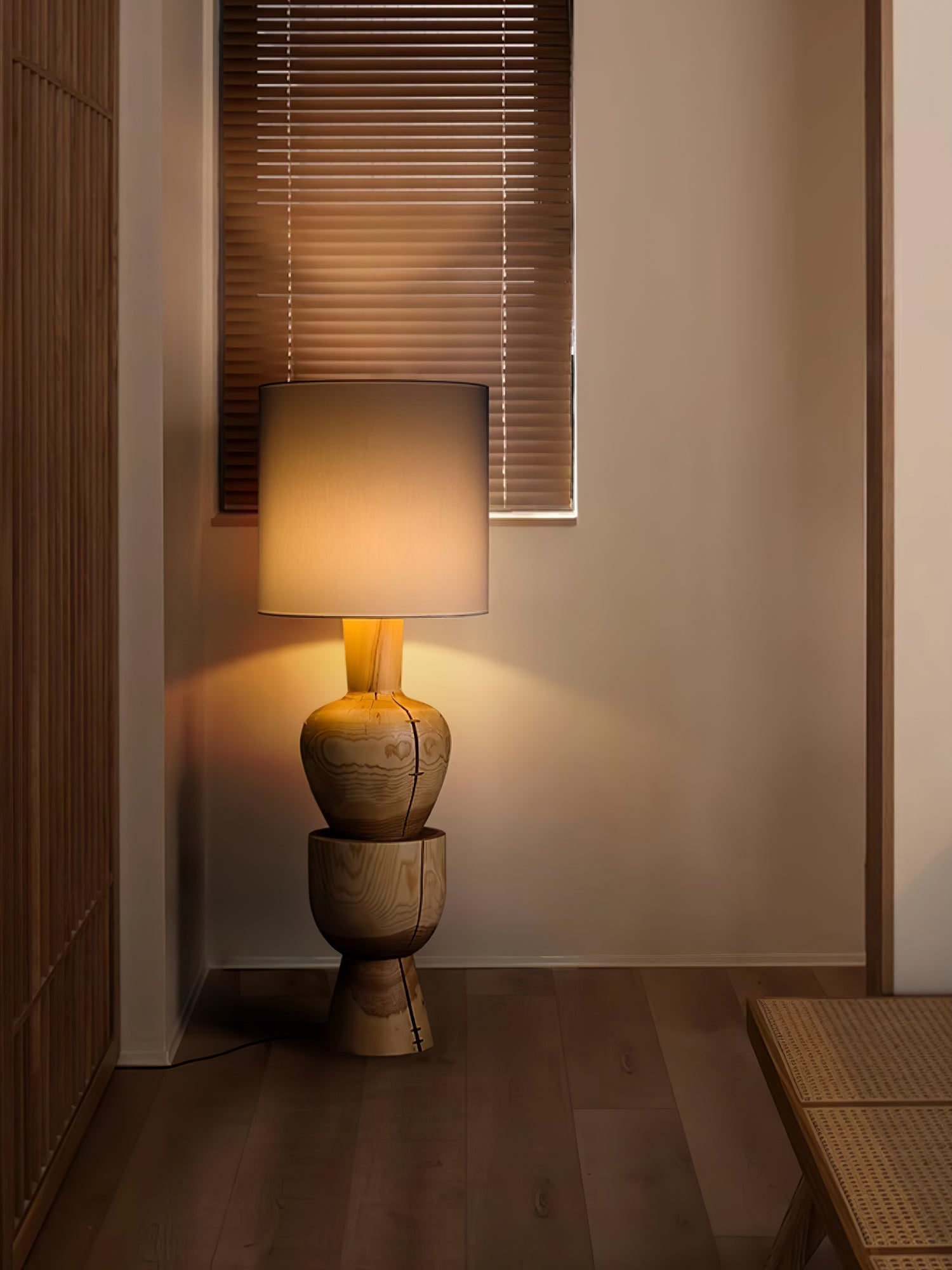 Ulvinir Wooden Table Lamp - Blowlighting