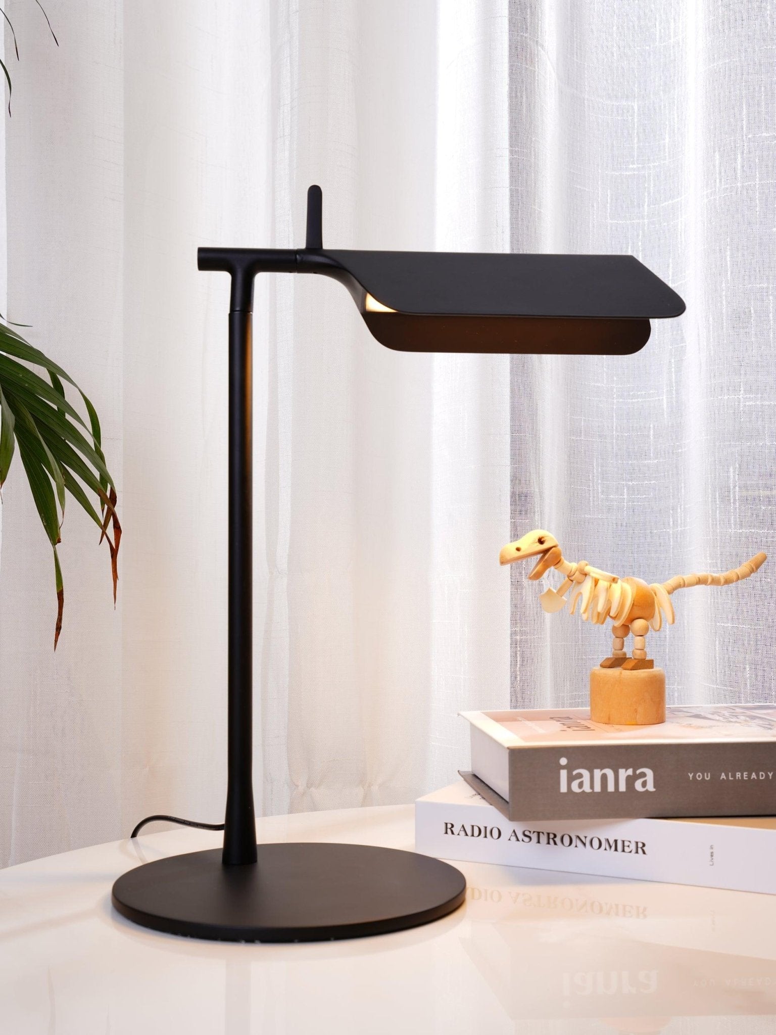 Pivot Ease Table Lamp - Blowlighting