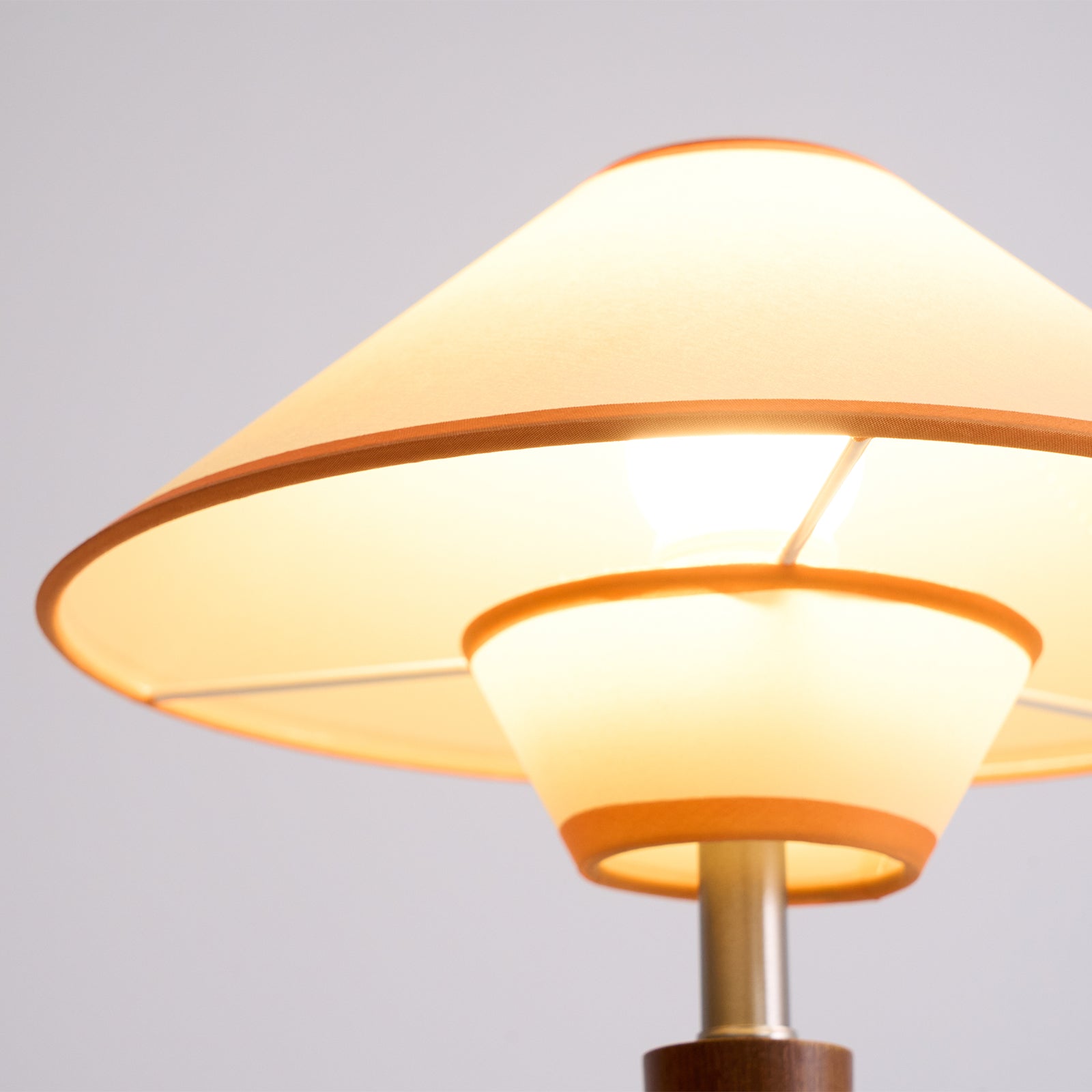 Talonwood Table Lamp - Blowlighting