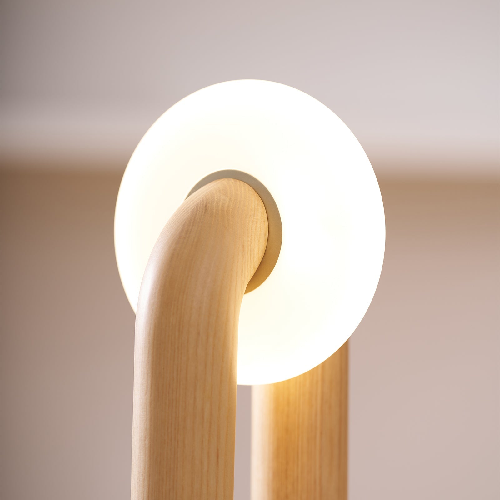 Arcadia Table Lamp - Blowlighting