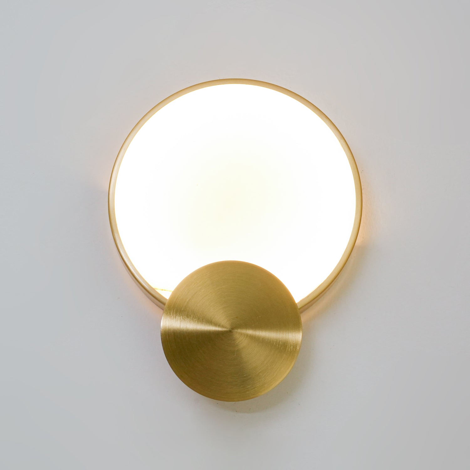 Myvelarae Circular Alabaster Wall Light - Blowlighting