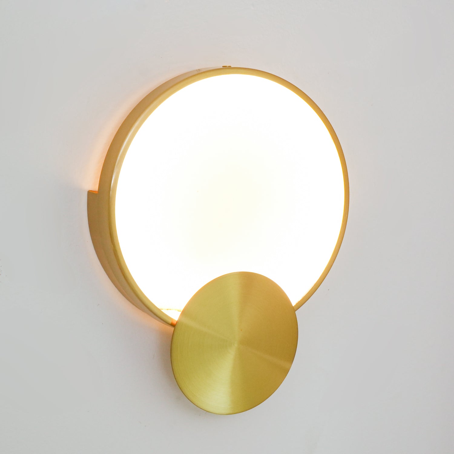 Myvelarae Circular Alabaster Wall Light - Blowlighting