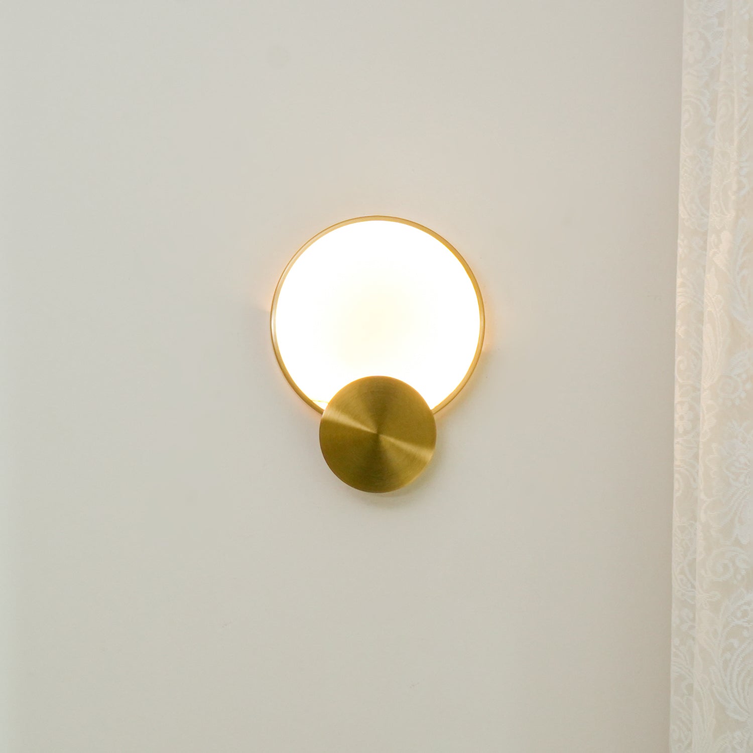 Myvelarae Circular Alabaster Wall Light - Blowlighting