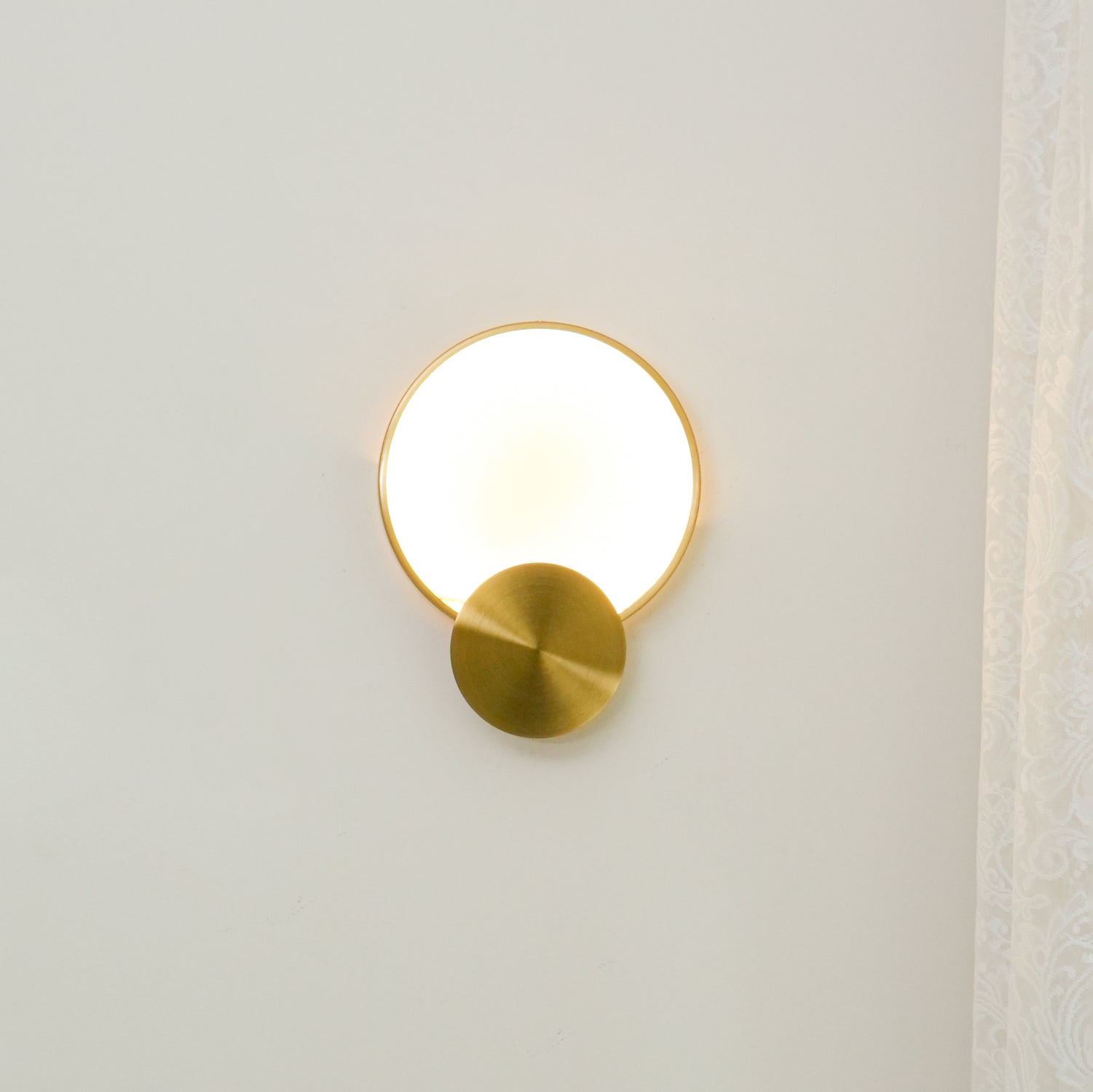 Myvelarae Circular Alabaster Wall Light - Blowlighting