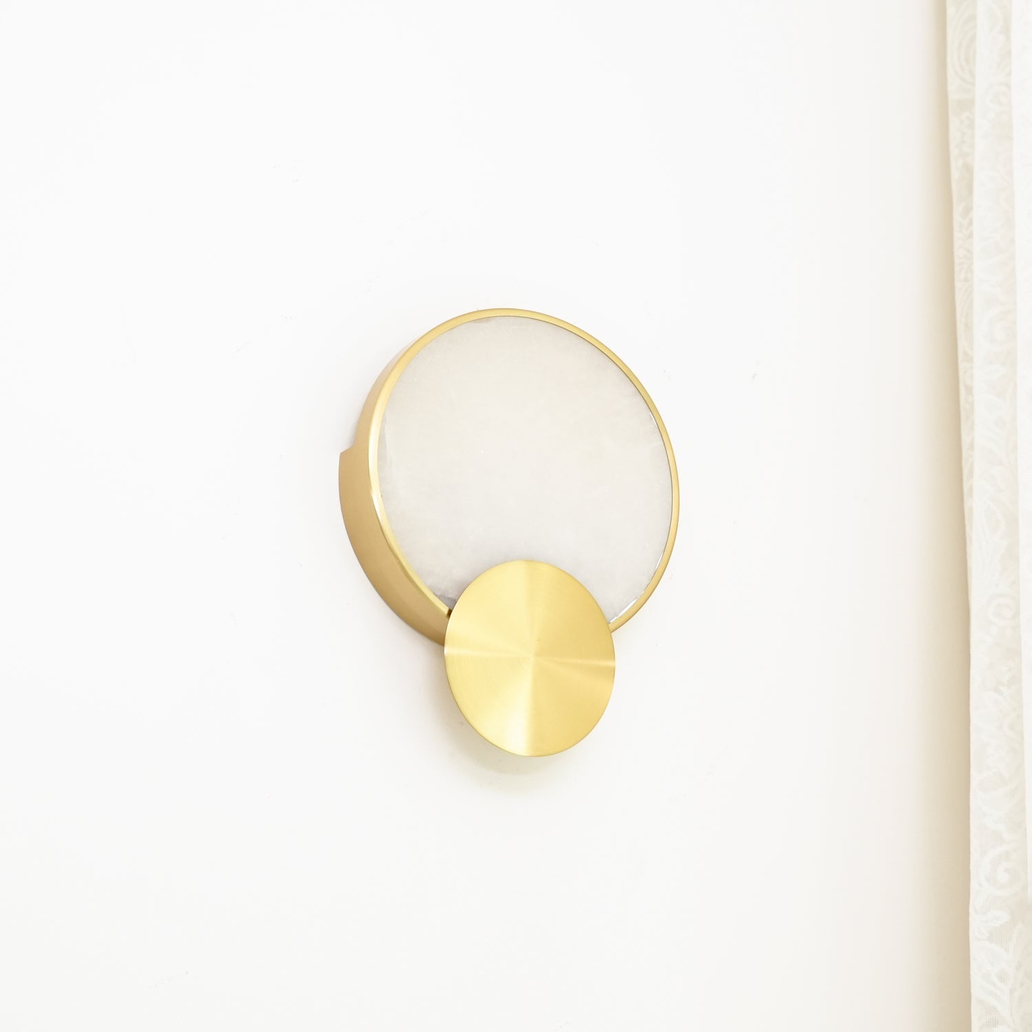 Myvelarae Circular Alabaster Wall Light - Blowlighting
