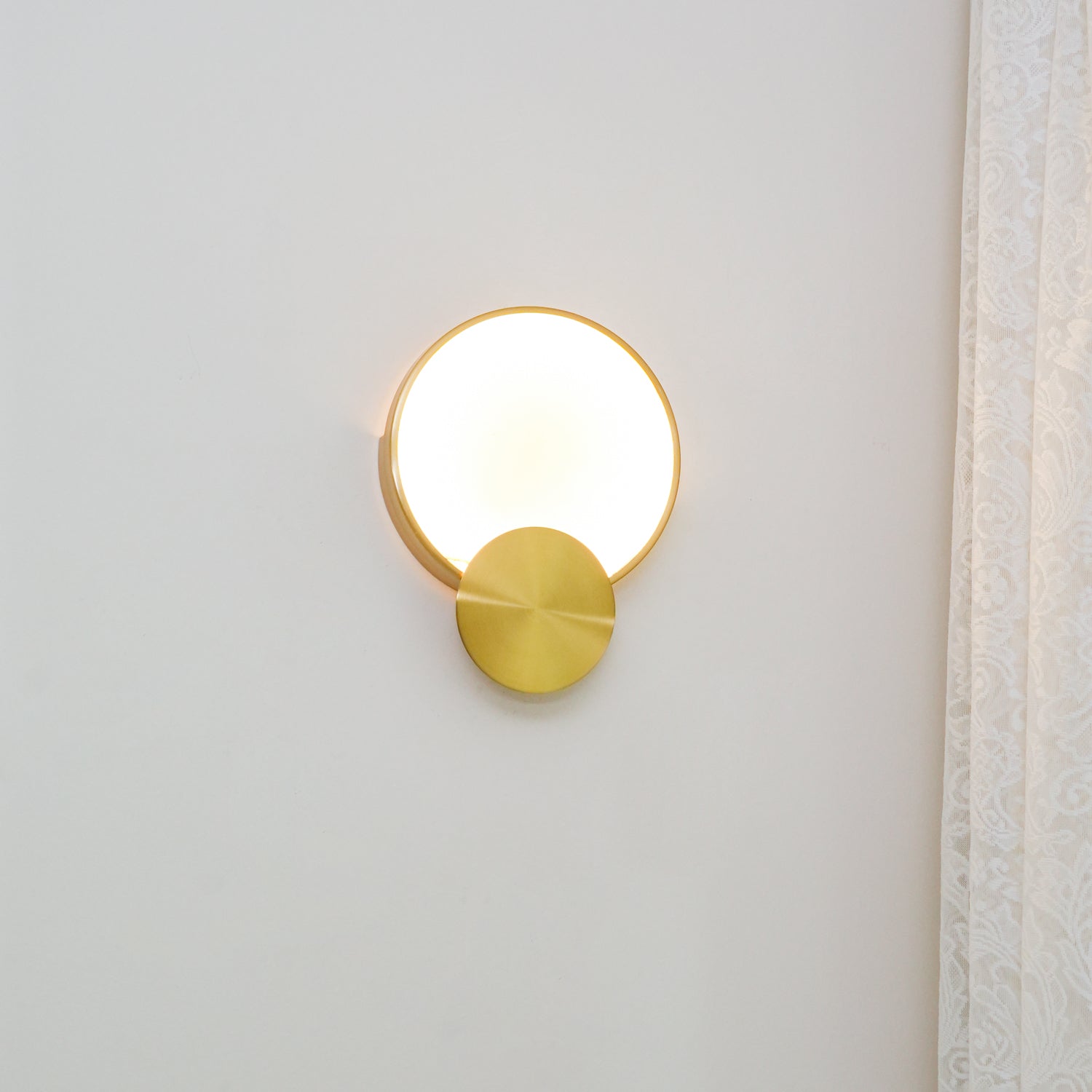 Myvelarae Circular Alabaster Wall Light - Blowlighting
