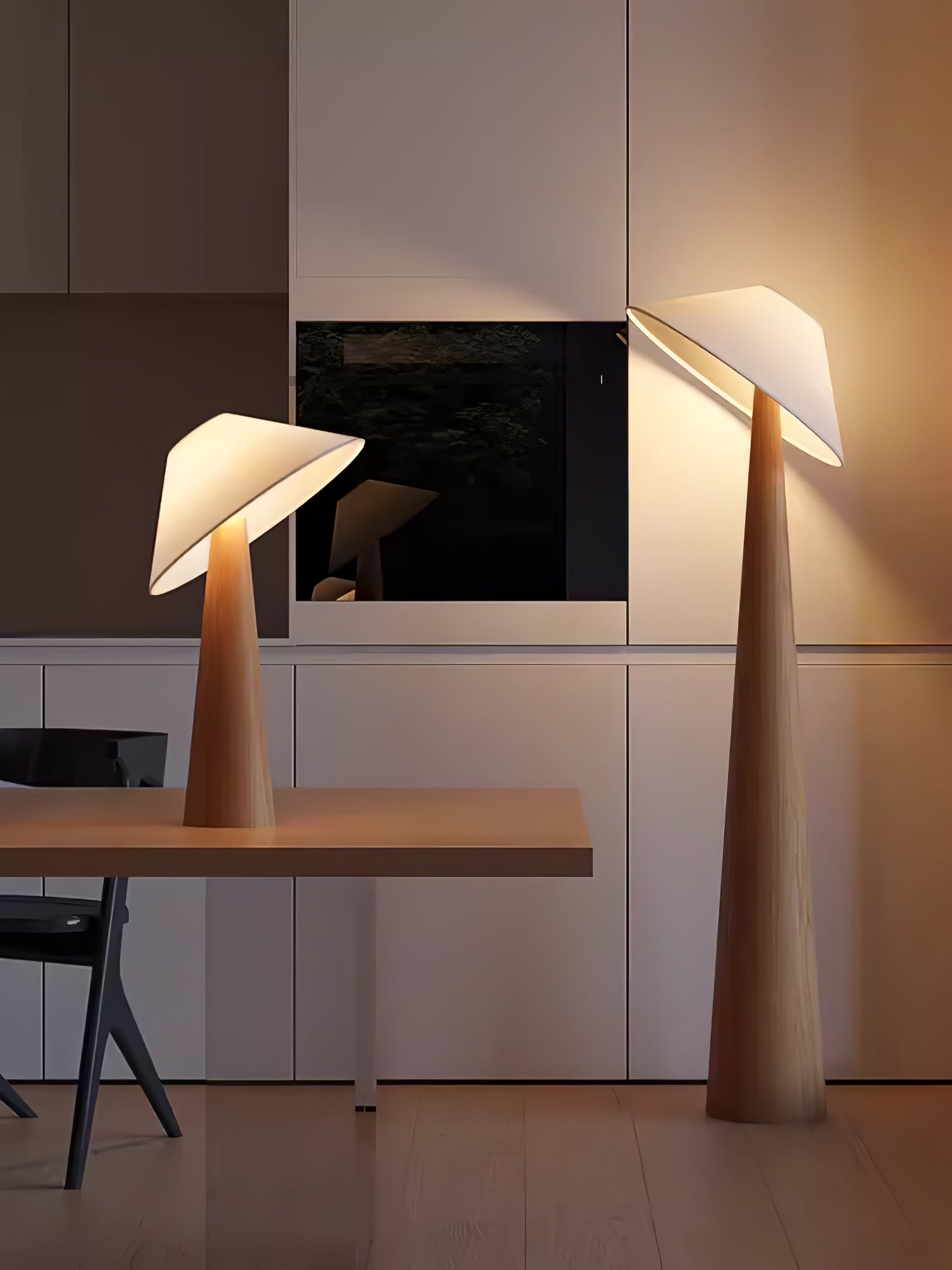 Vosile Sculptural Wood Table Lamp - Blowlighting