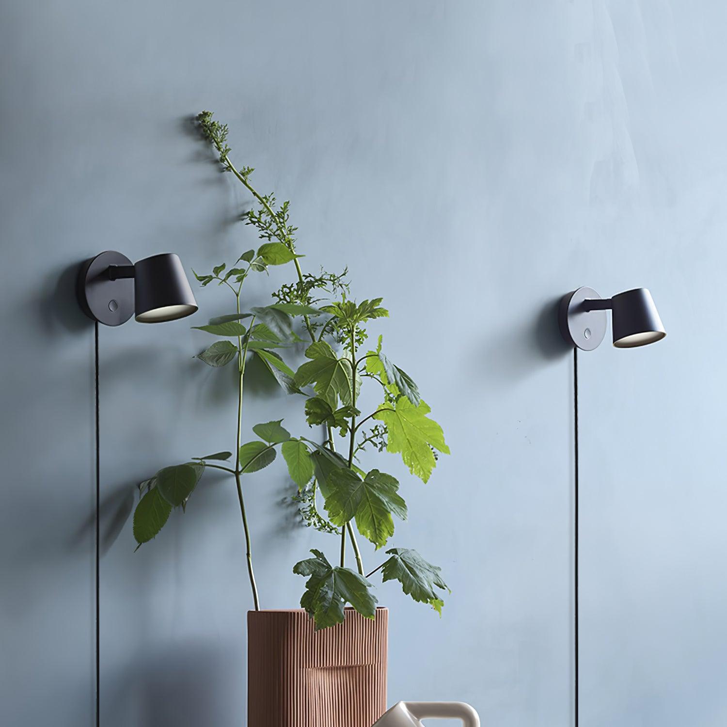 Tip Plug-In Wall Lamp - Blowlighting