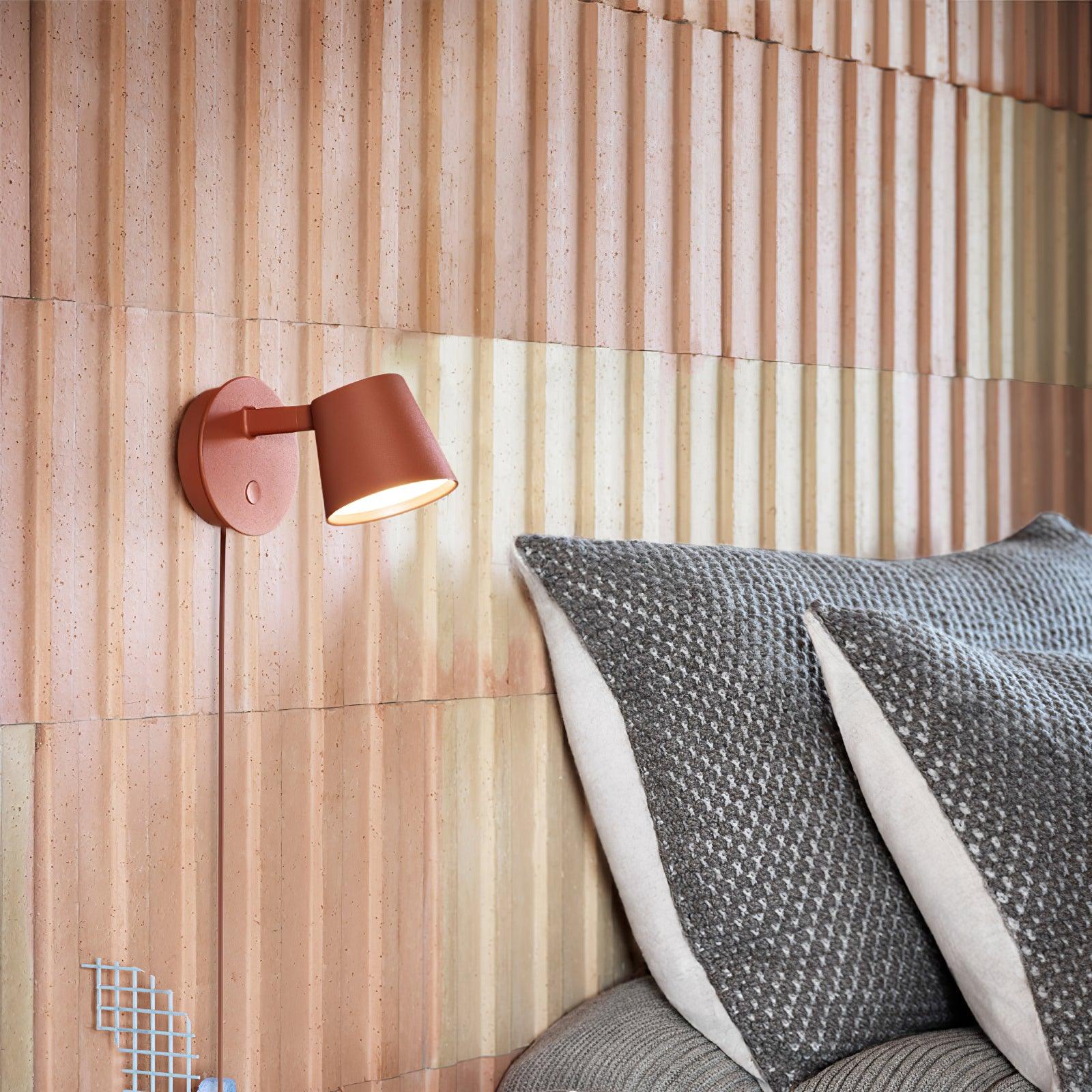 Tip Plug-In Wall Lamp - Blowlighting