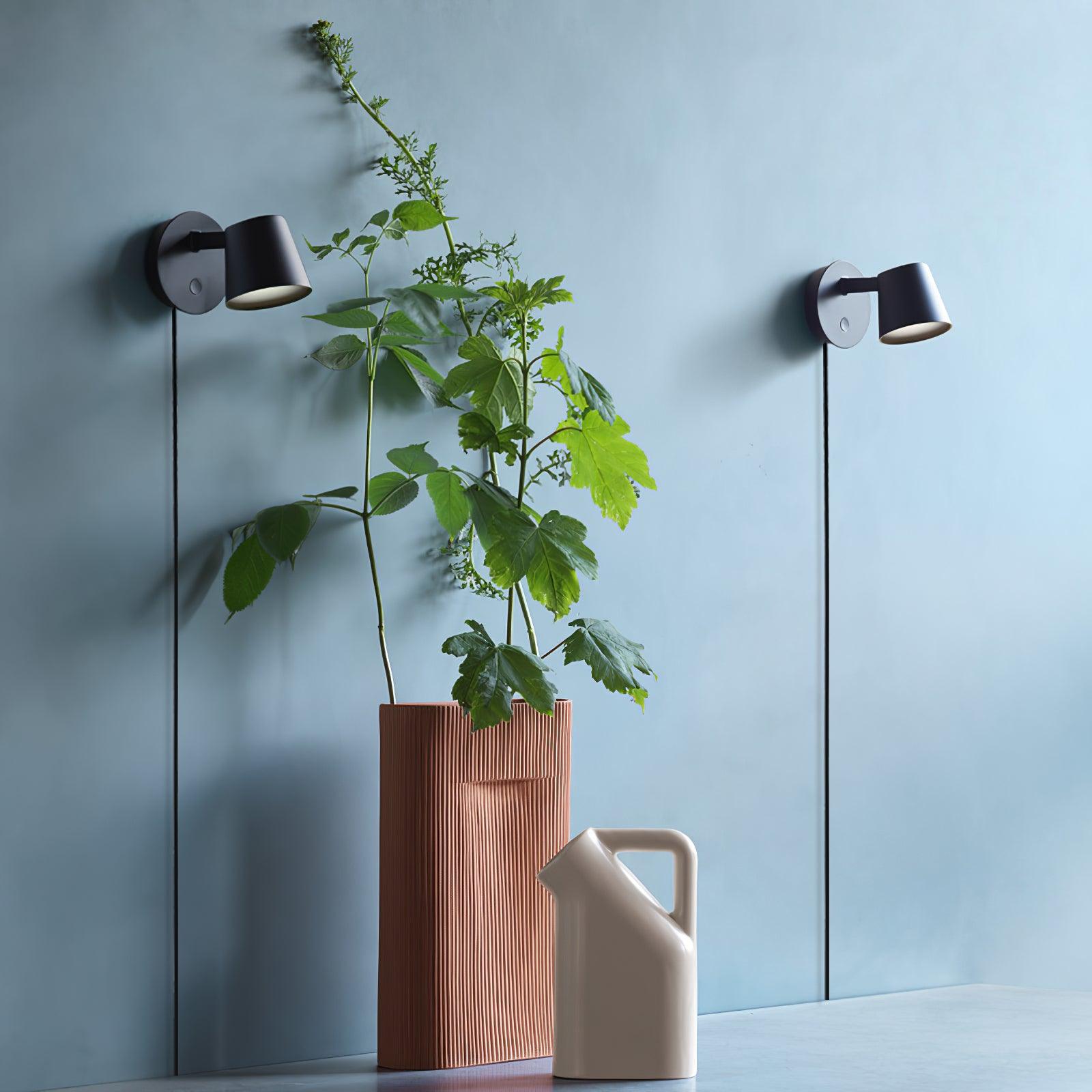 Tip Plug-In Wall Lamp - Blowlighting