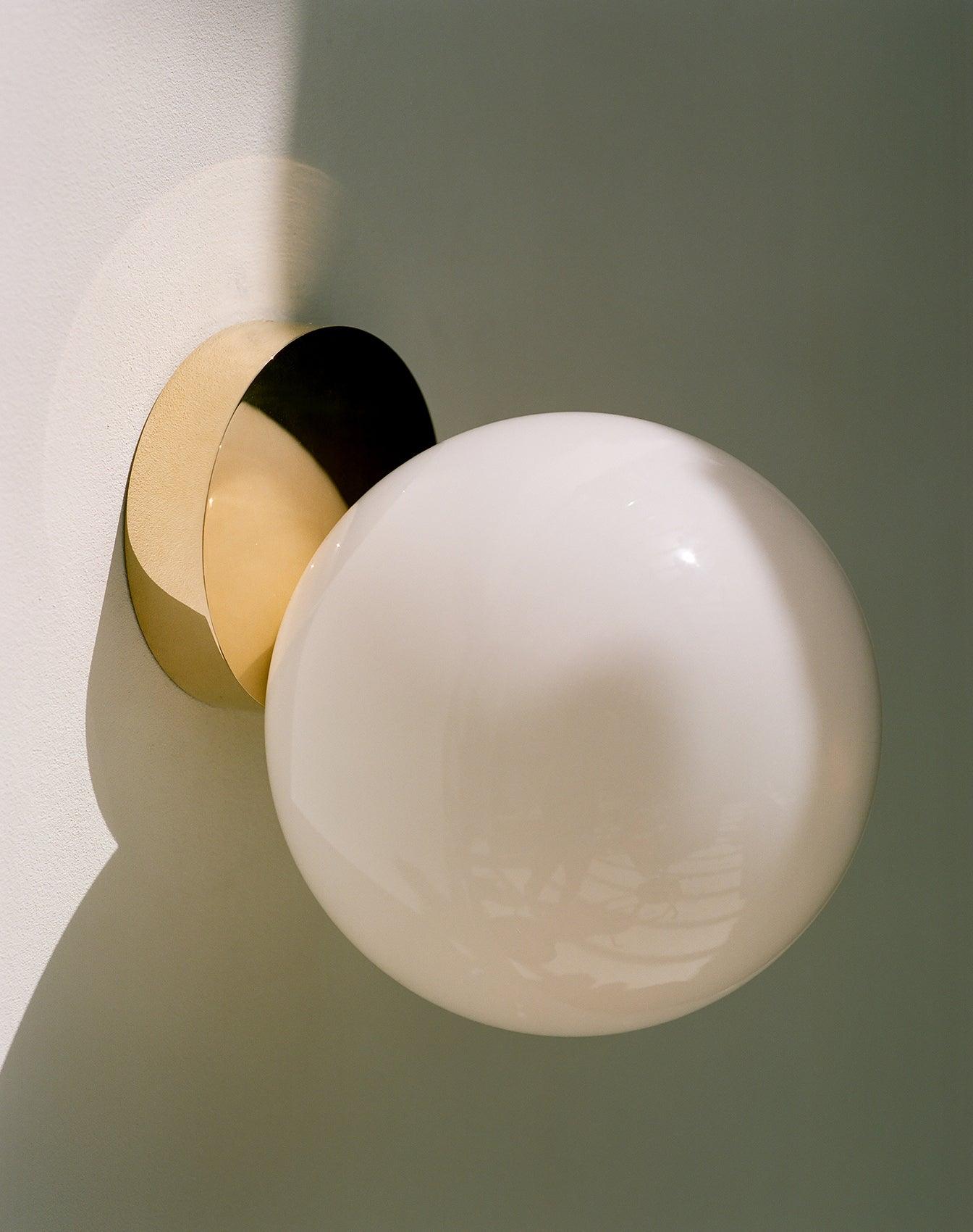 Tip of The Tongue Wall Lamp - Blowlighting