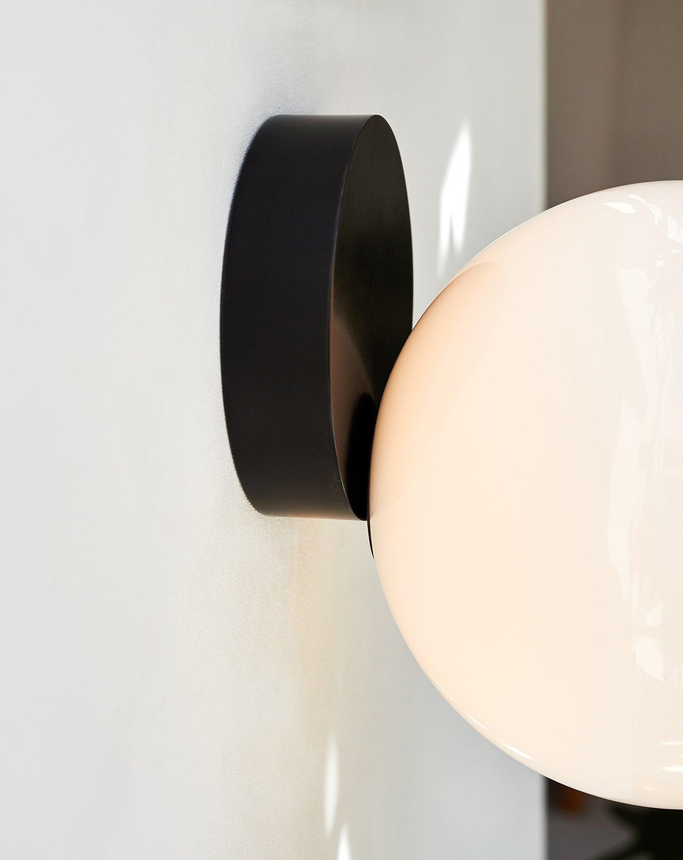 Tip of The Tongue Wall Lamp - Blowlighting