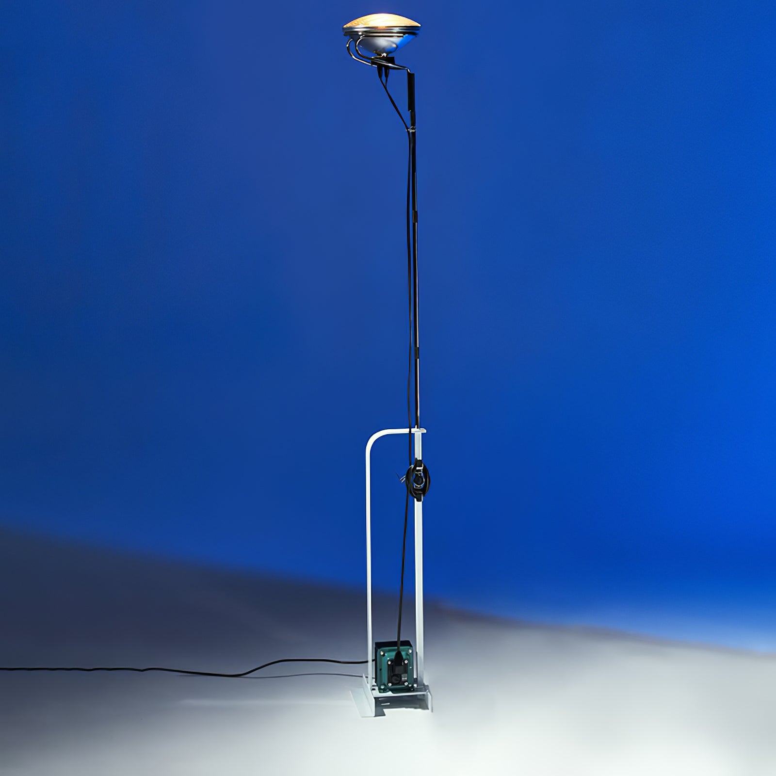 Toio Floor Lamp - Blowlighting