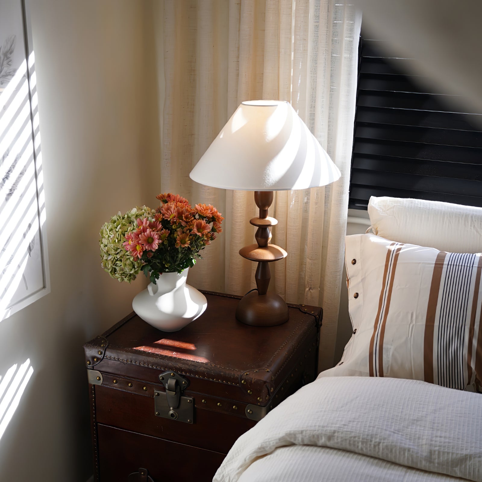 Tournage Wood Table Lamp - Blowlighting
