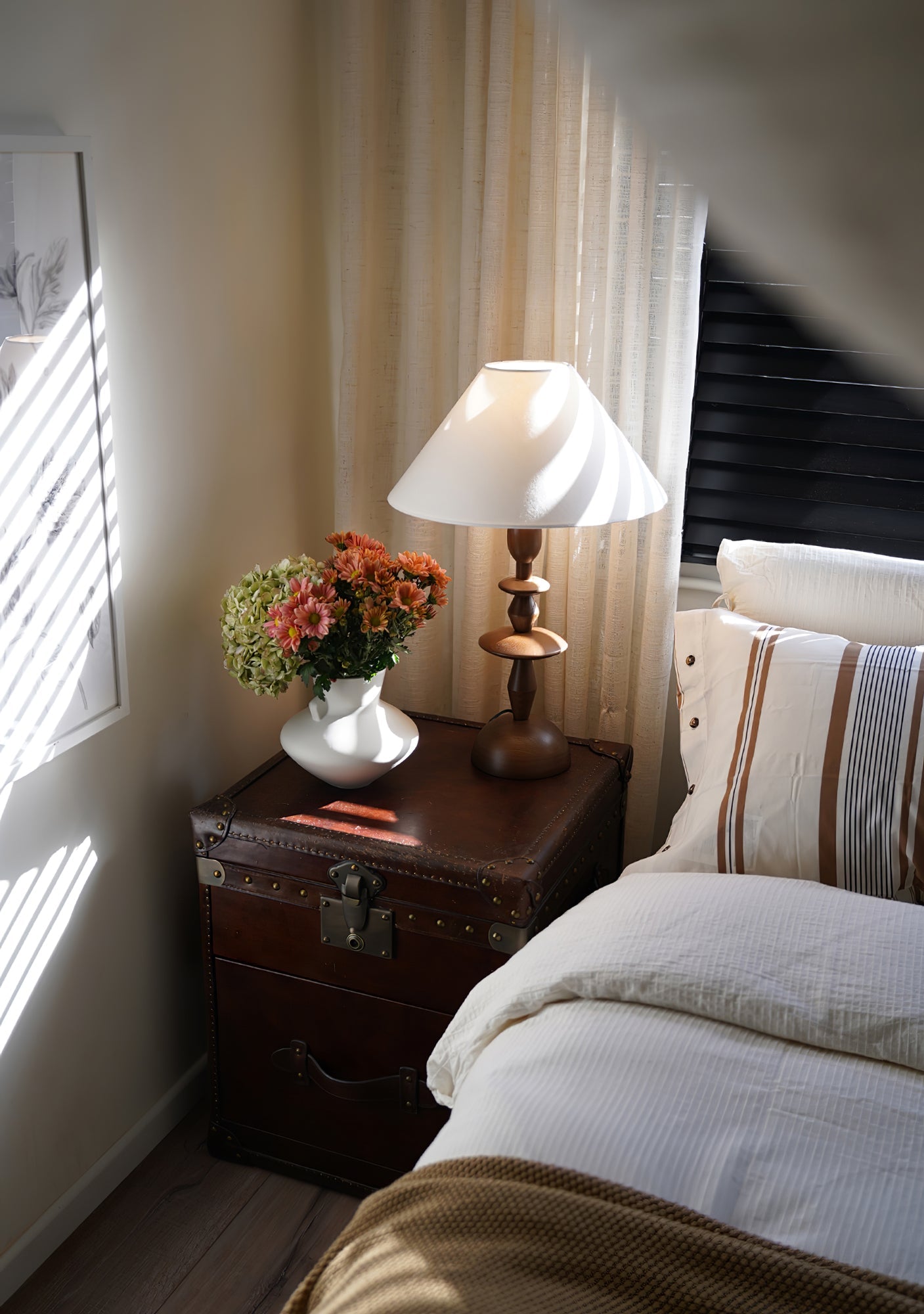 Tournage Wood Table Lamp - Blowlighting