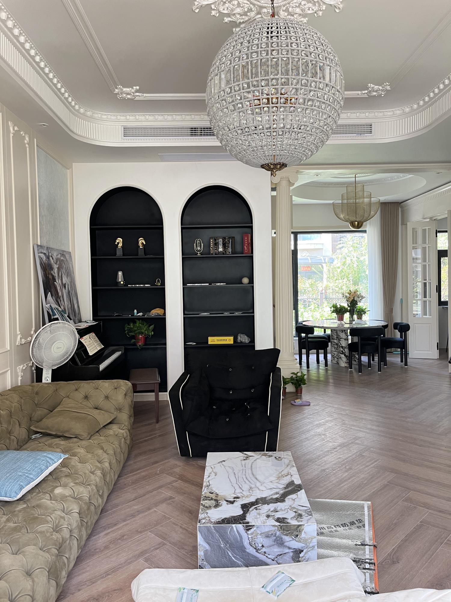 Traditional Gold Globe Chandelier - Blowlighting