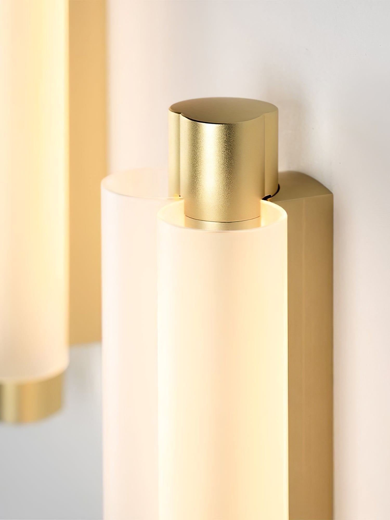 Trillium Wall Sconce - Blowlighting