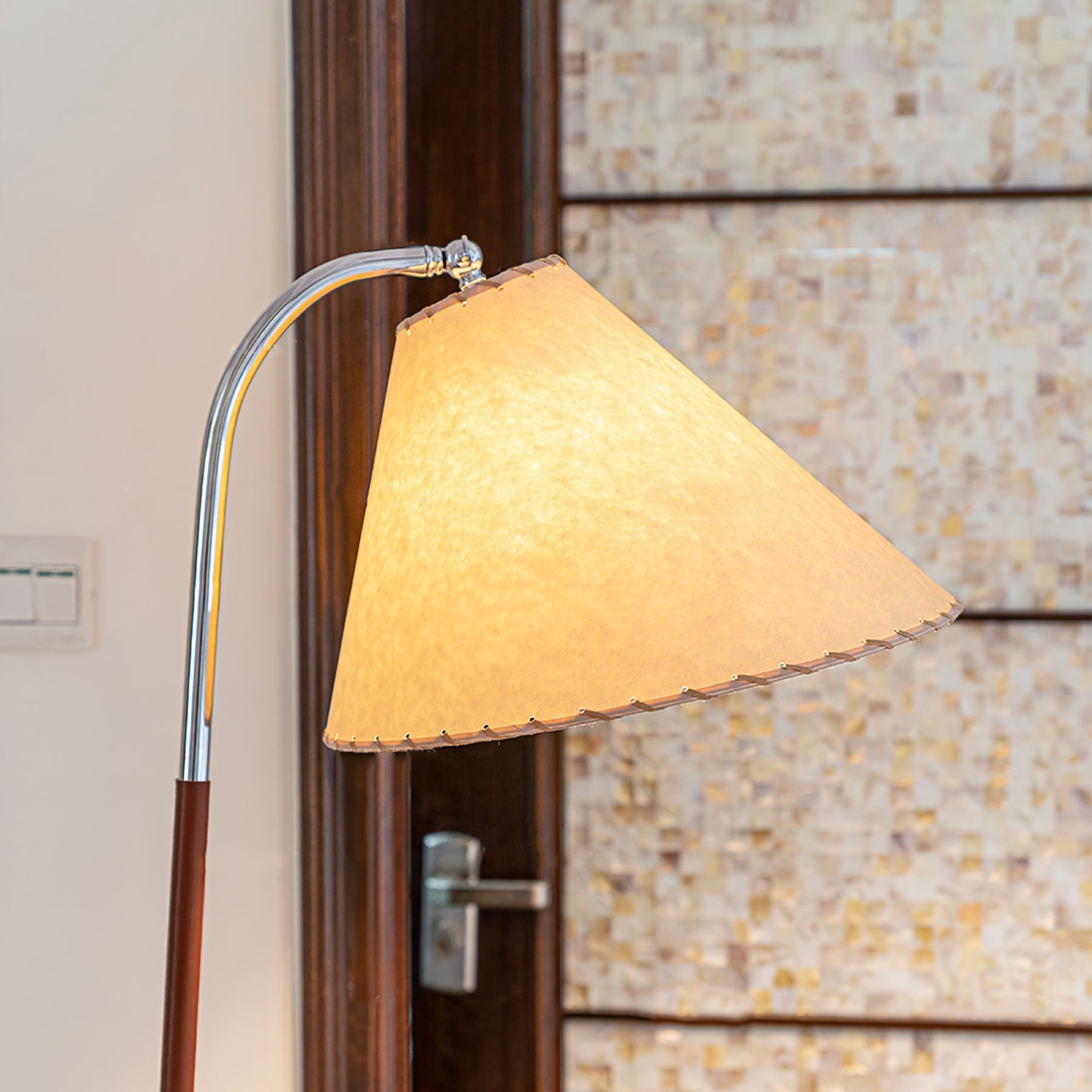 Lysandir Arc-shaped Wood Floor Lamp - Blowlighting