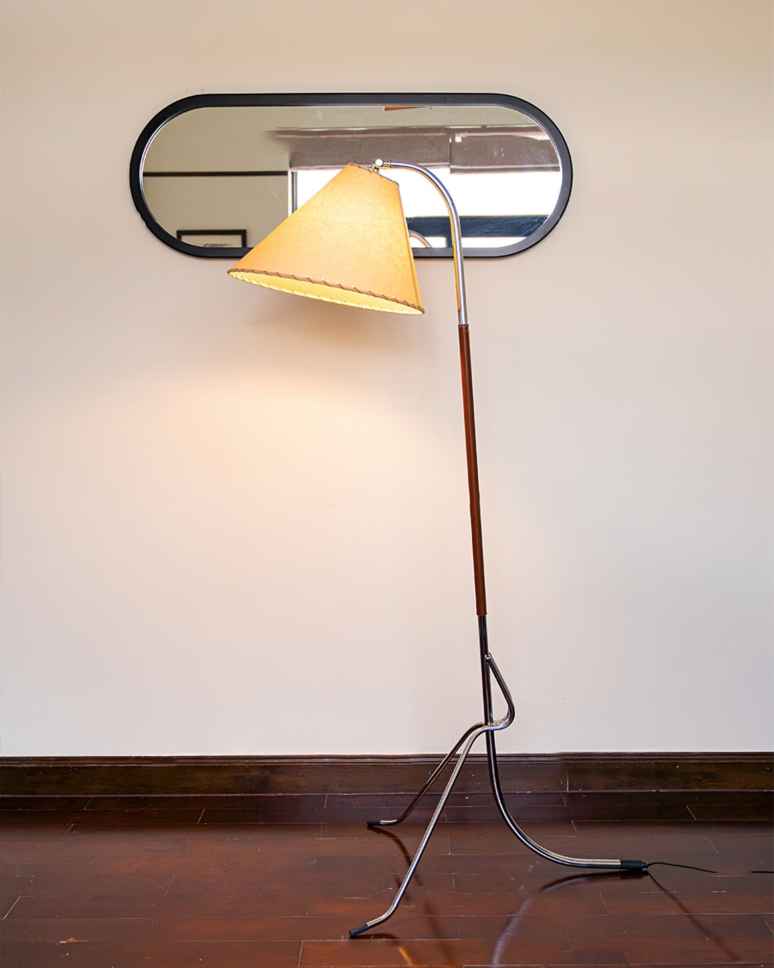Lysandir Arc-shaped Wood Floor Lamp - Blowlighting