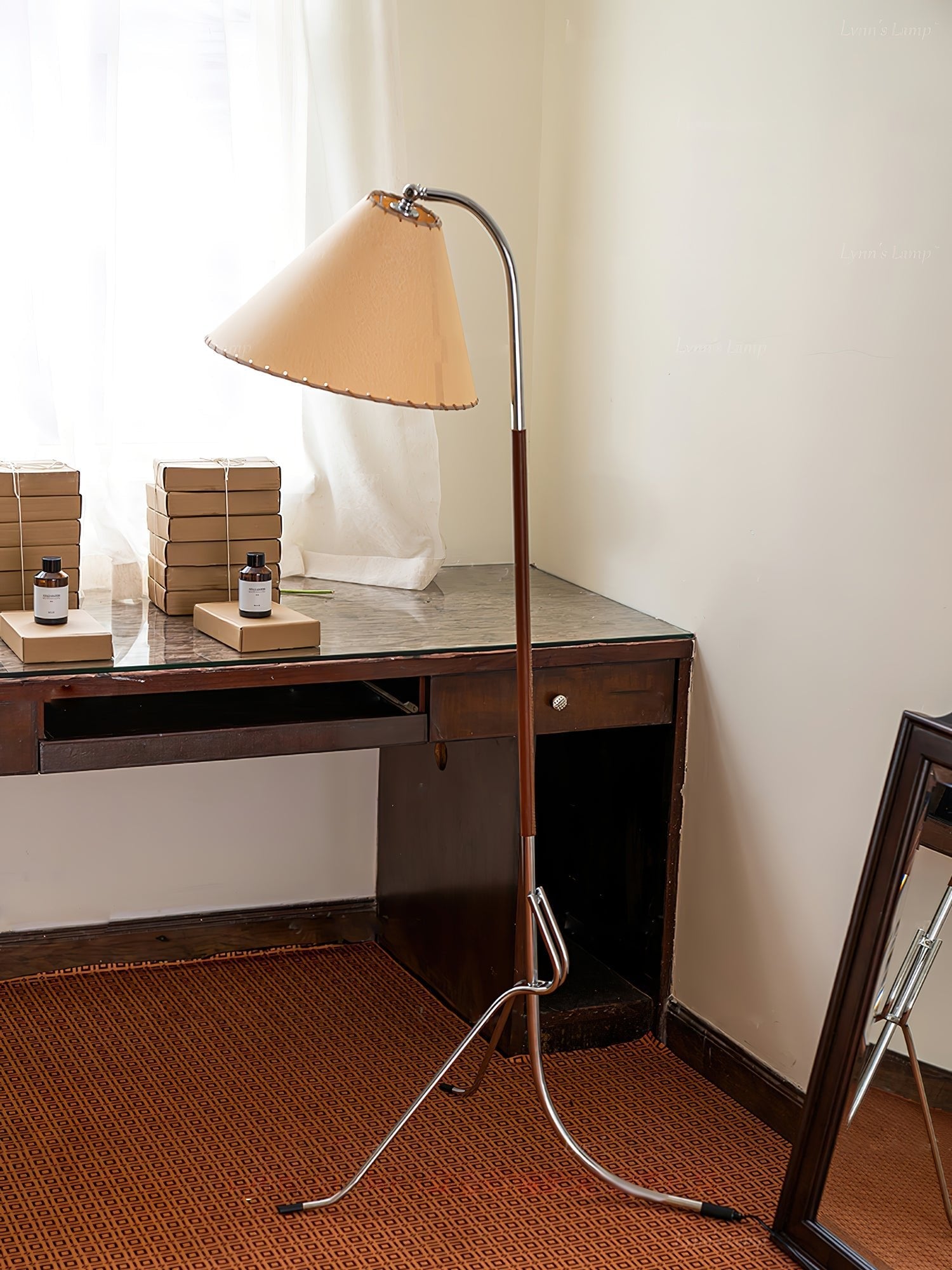 Lysandir Arc-shaped Wood Floor Lamp - Blowlighting