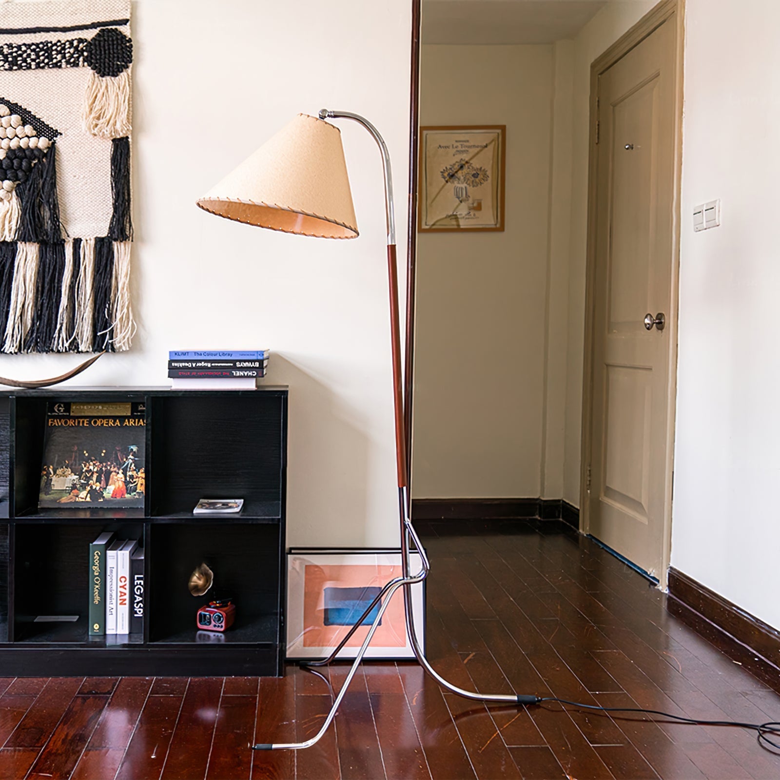 Lysandir Arc-shaped Wood Floor Lamp - Blowlighting