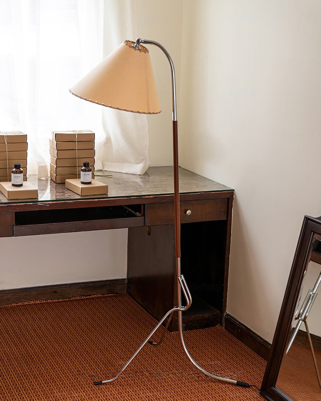 Lysandir Arc-shaped Wood Floor Lamp - Blowlighting
