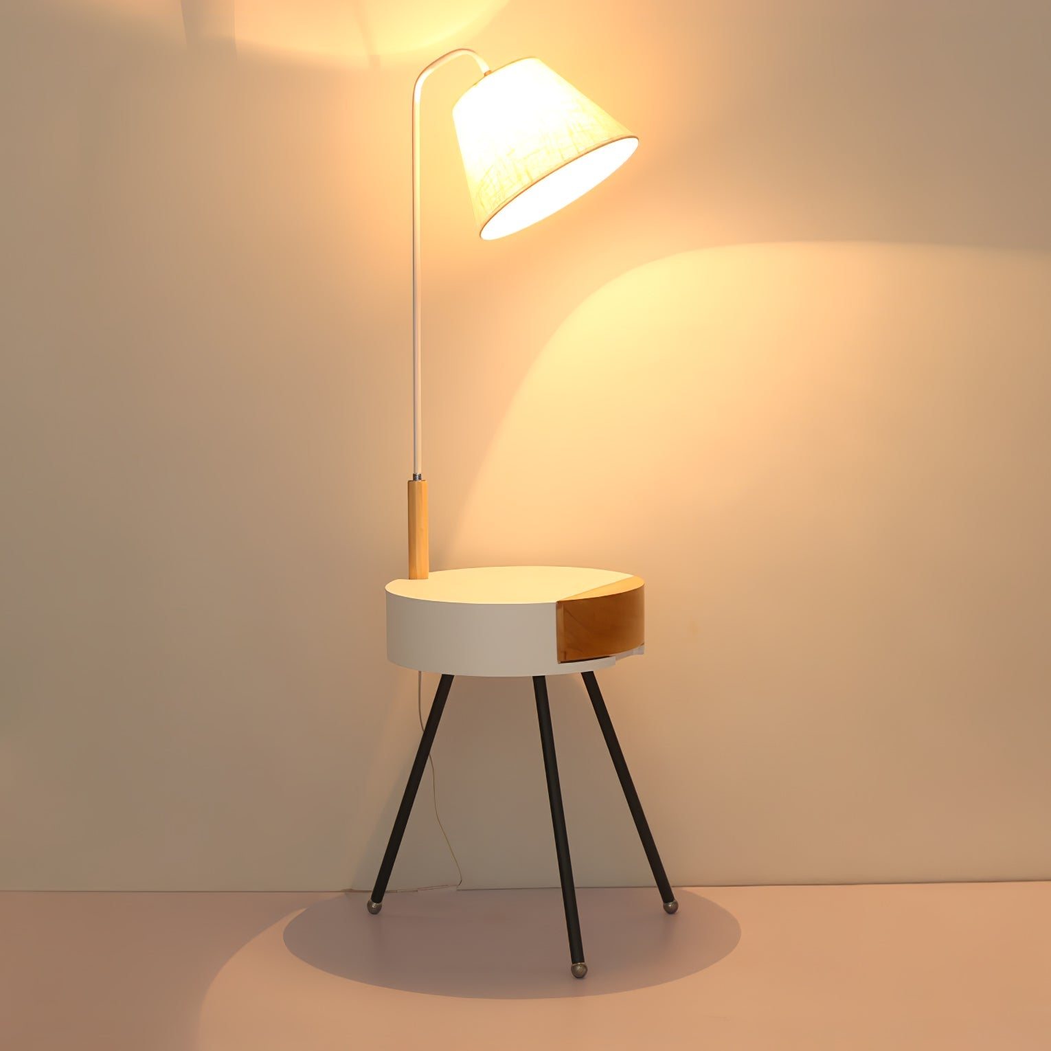 Tripod Fabric Floor Lamp - Blowlighting