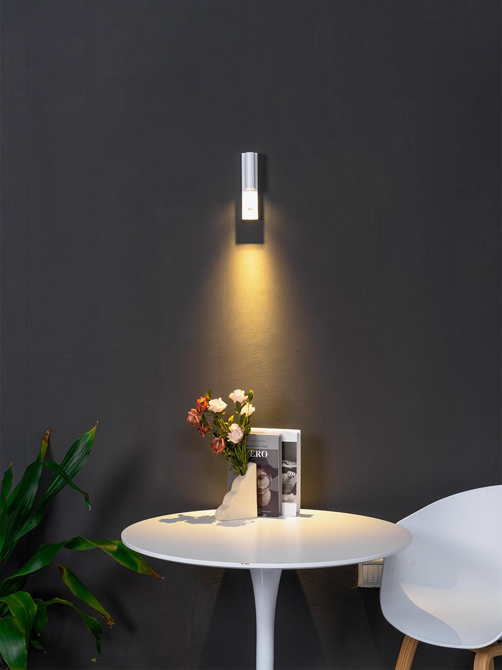 Uno Wall Lamp - Blowlighting