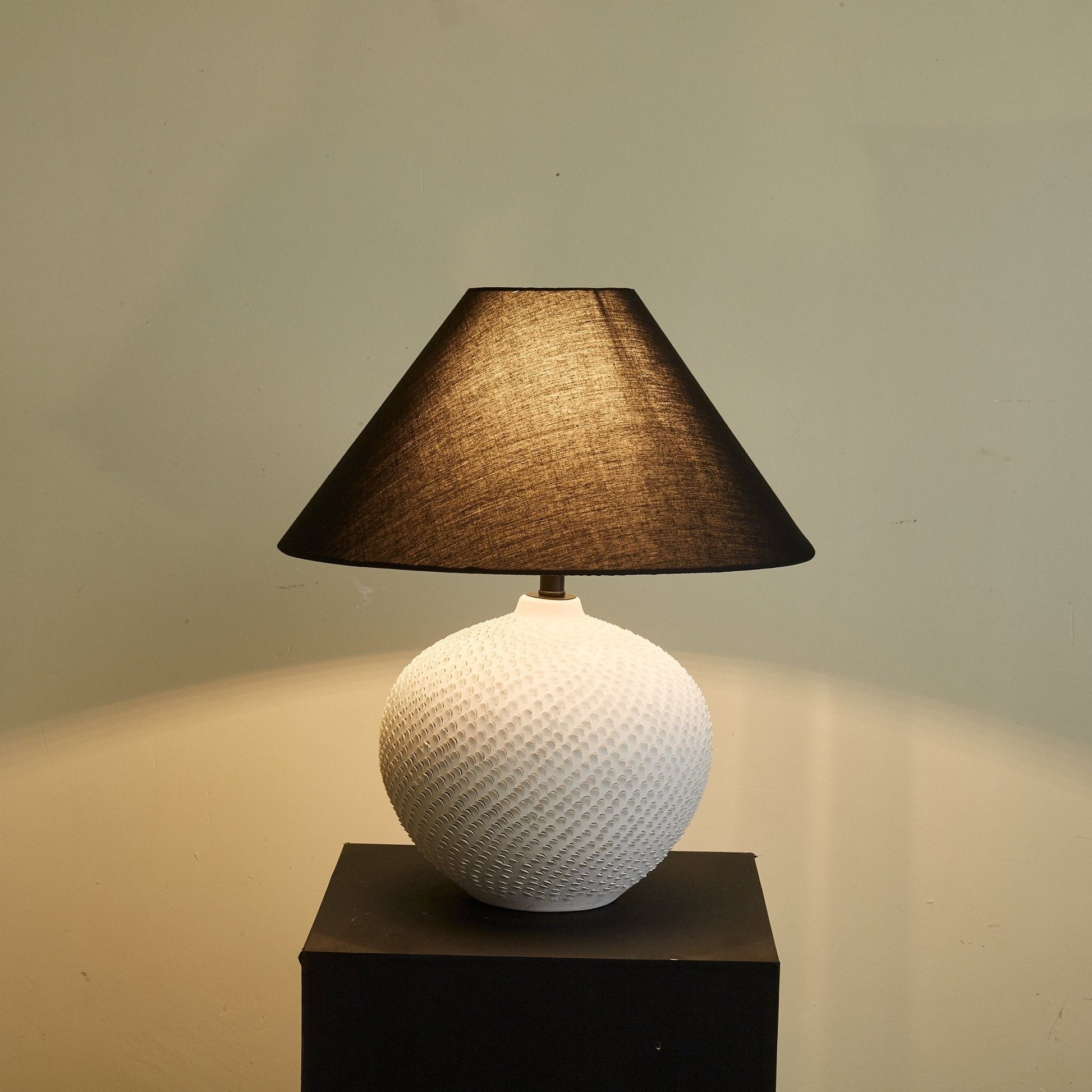 Velvra Table Lamp - Blowlighting