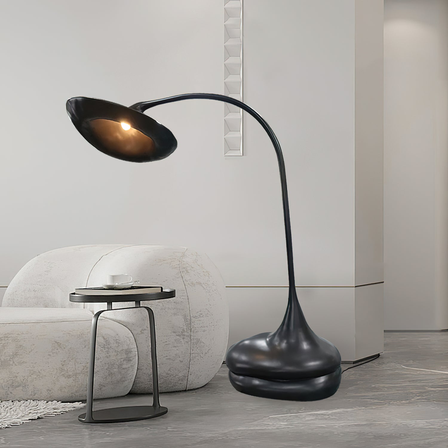 Elsilora Curved Black Desk Lamp - Blowlighting