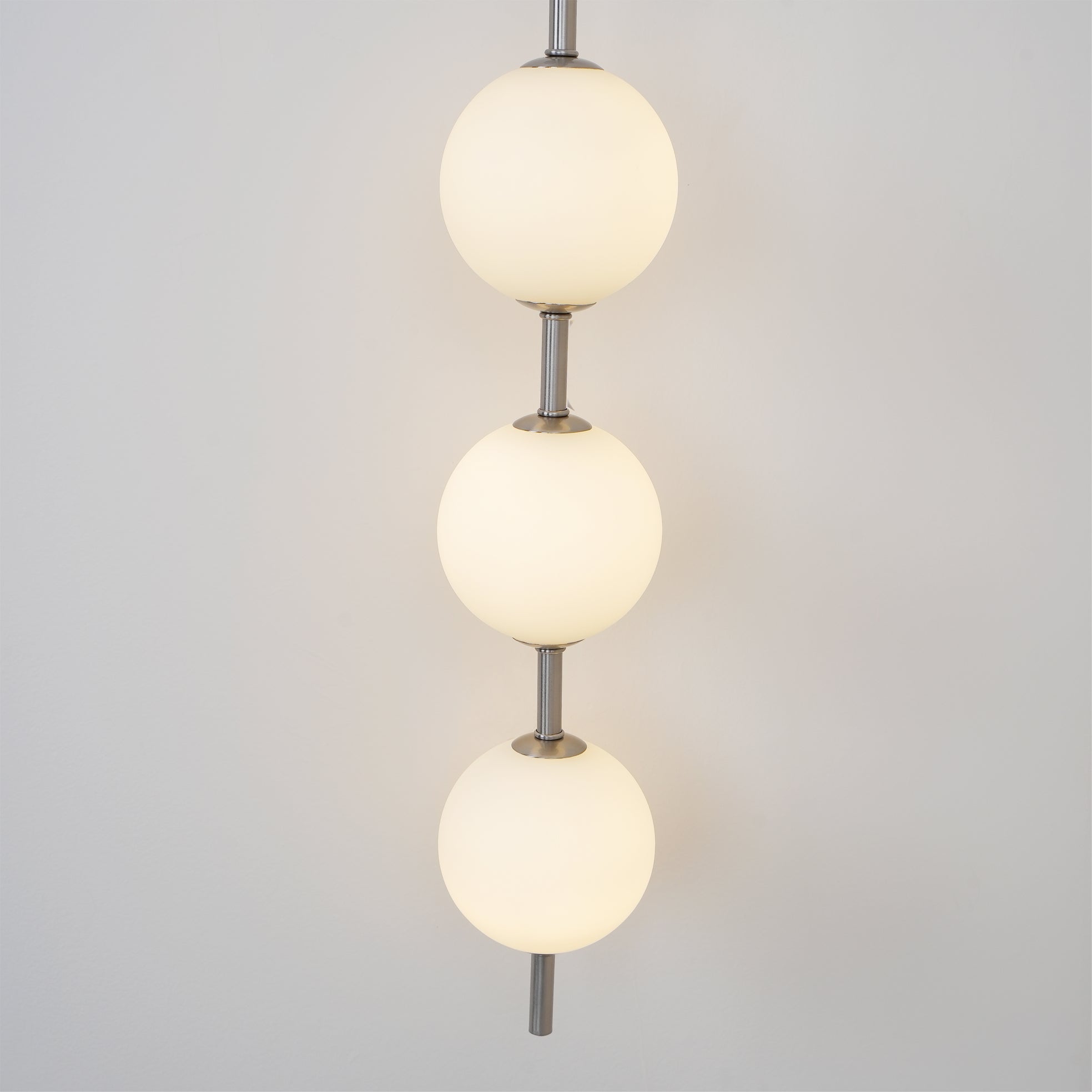 Vertical Globe Wall Lamp - Blowlighting