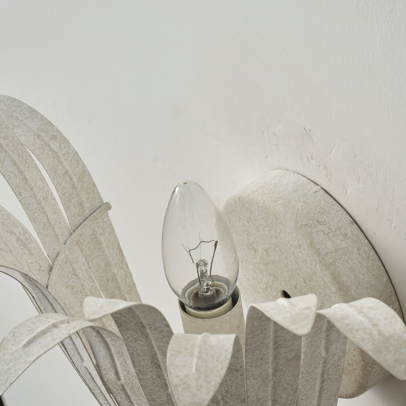 Vicenzio Vintage Metal Leaf Wall Light