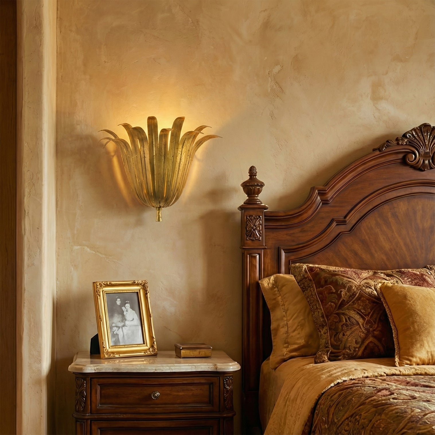 Vicenzio Vintage Metal Leaf Wall Light