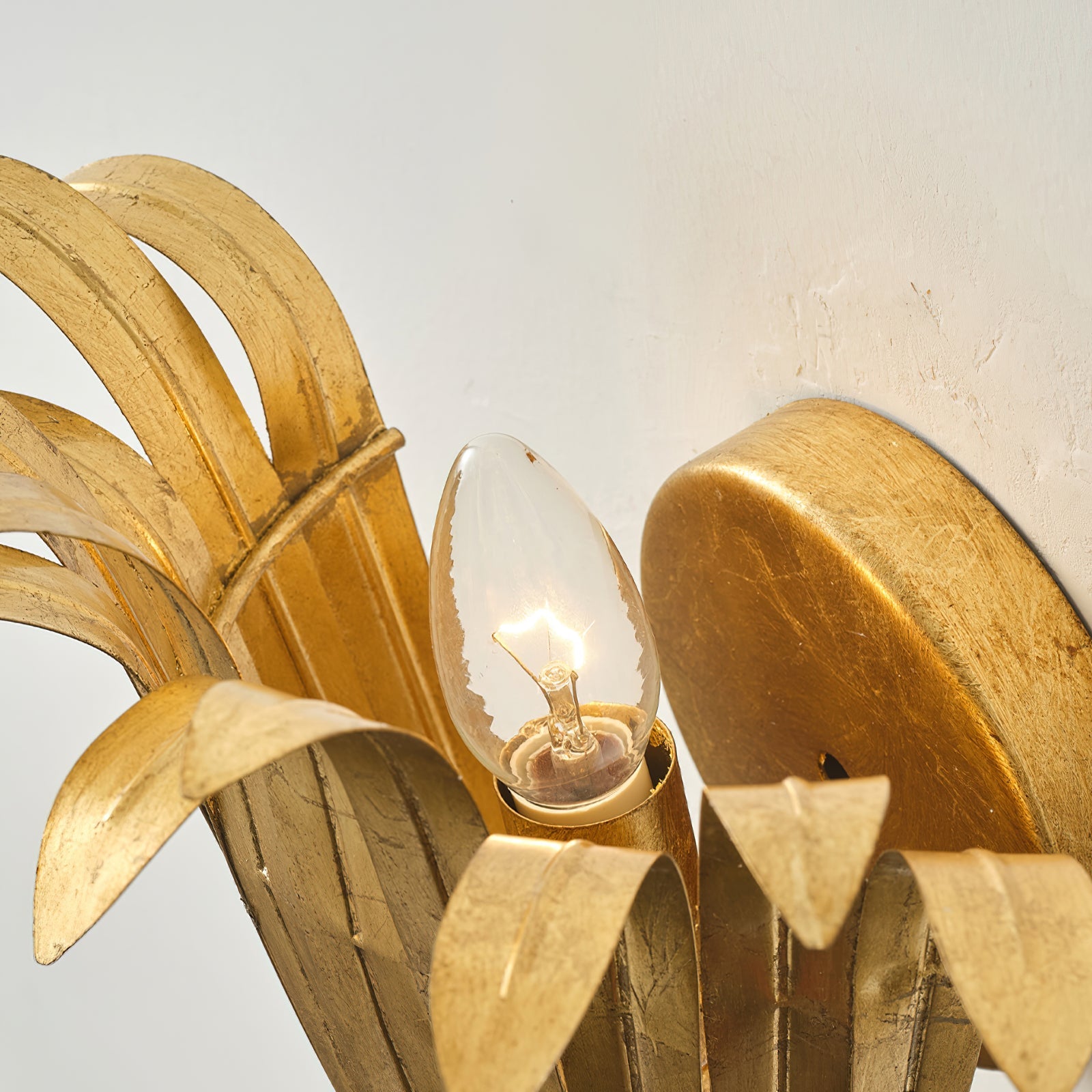 Vicenzio Vintage Metal Leaf Wall Light
