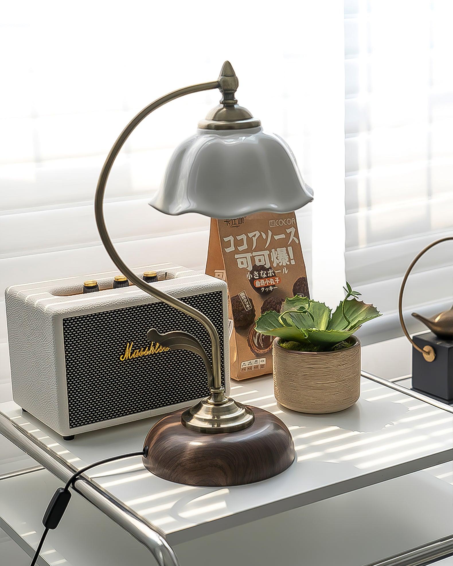 Vintage Laiton Table Lamp - Blowlighting