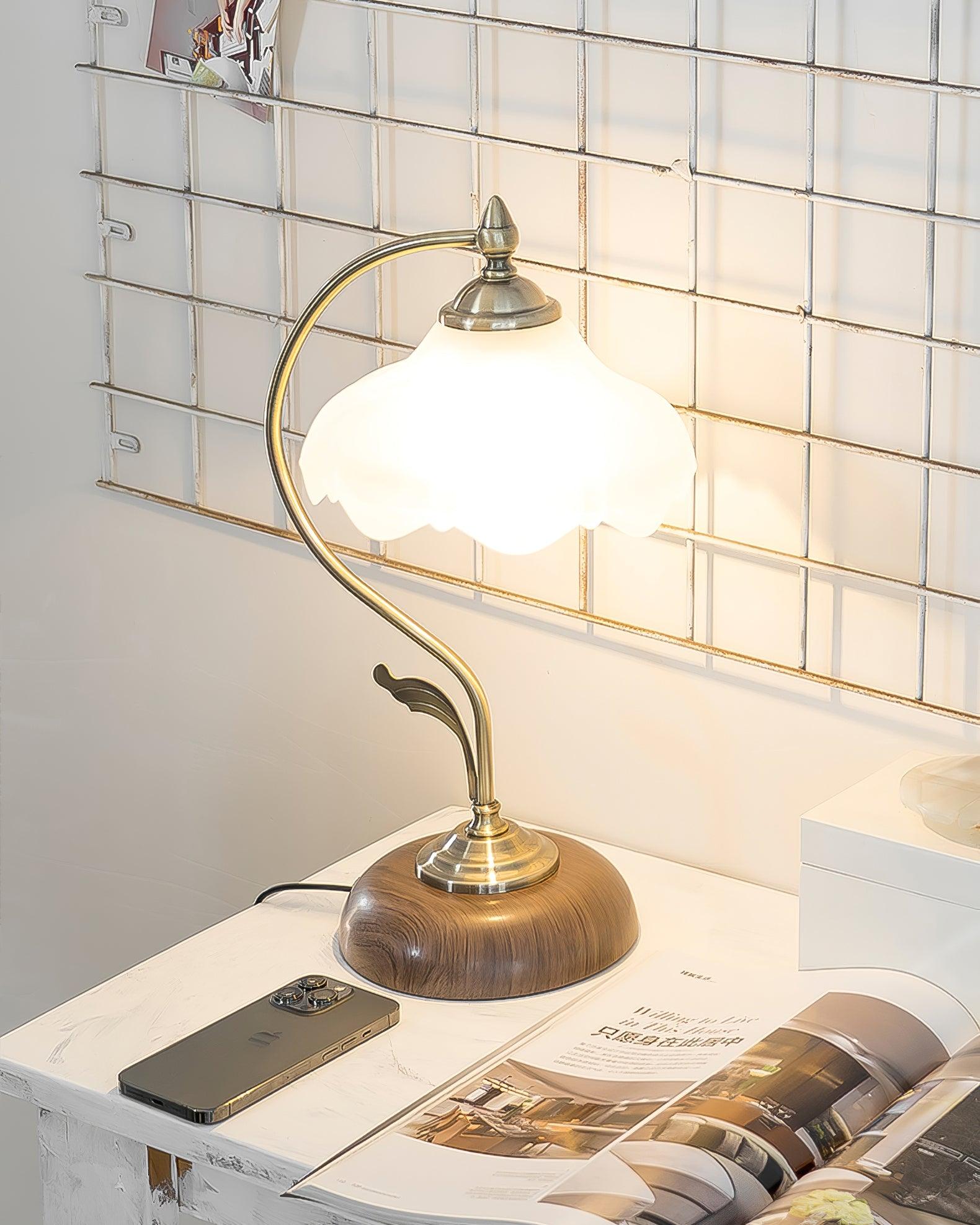 Vintage Laiton Table Lamp - Blowlighting