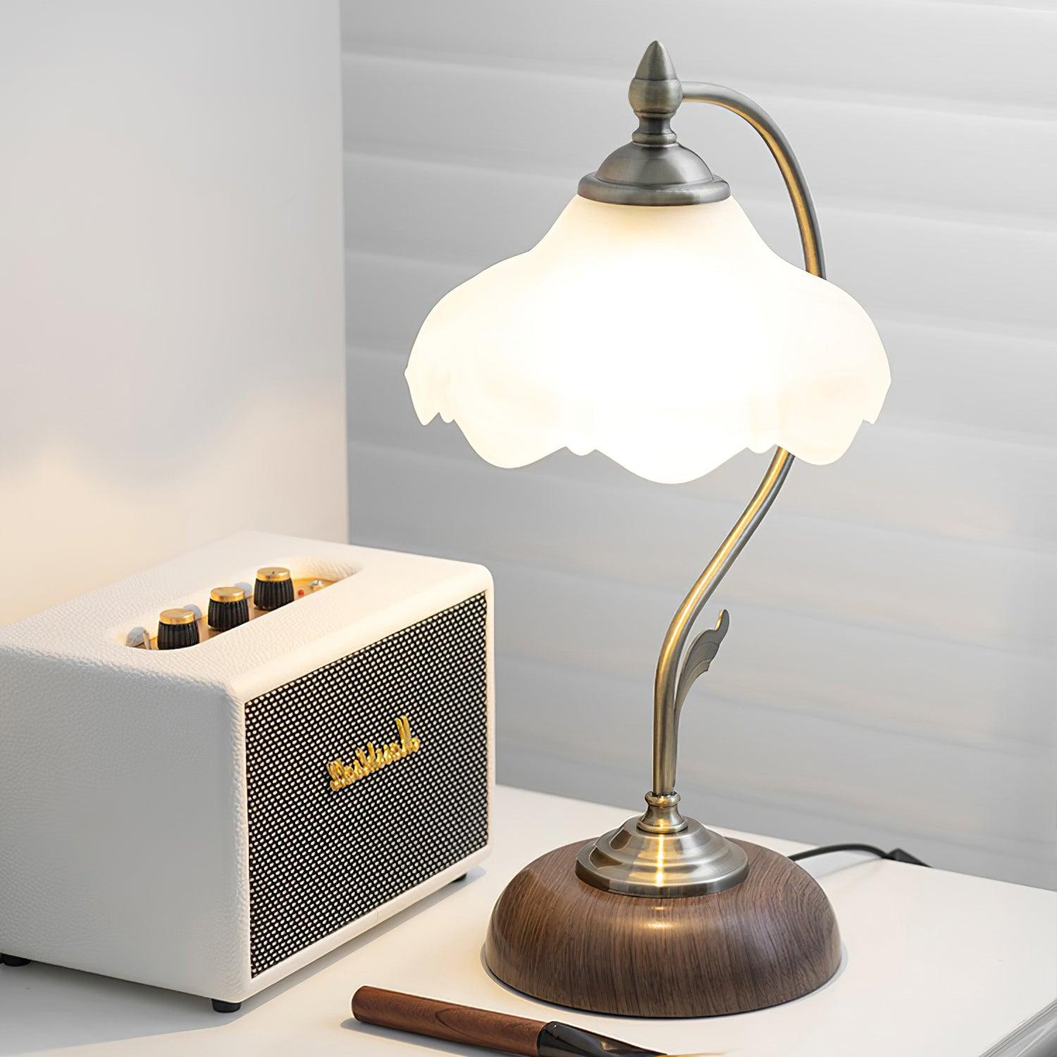 Vintage Laiton Table Lamp - Blowlighting
