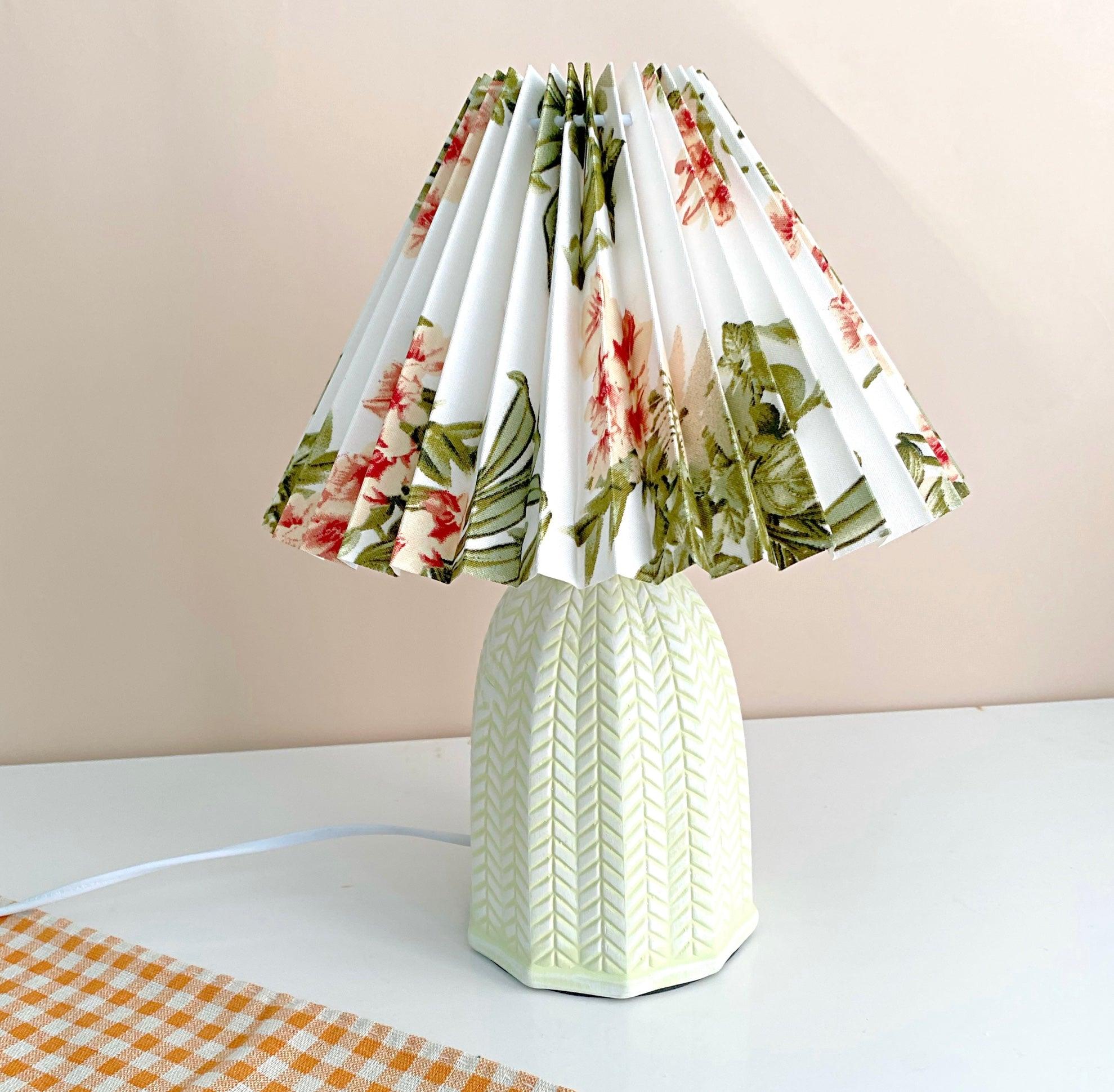 Vintage Pleated Table Lamp - Blowlighting