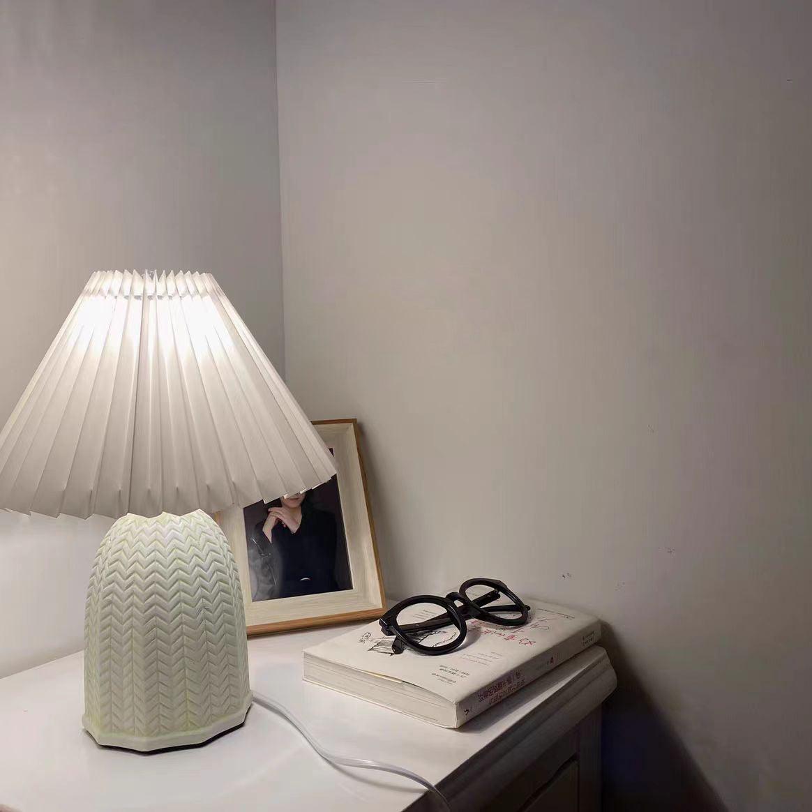 Vintage Pleated Table Lamp - Blowlighting
