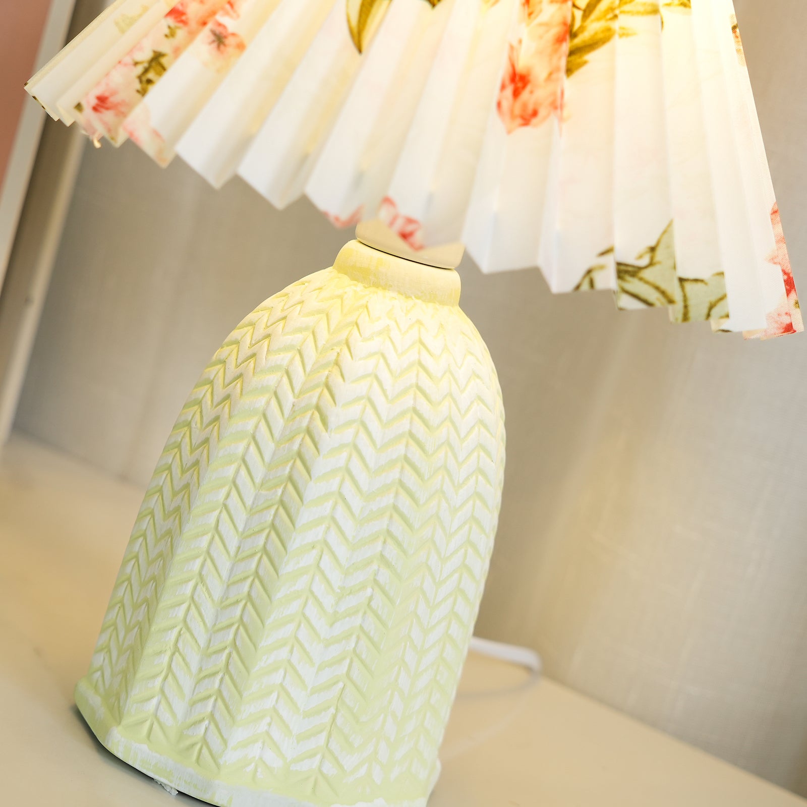 Vintage Pleated Table Lamp - Blowlighting