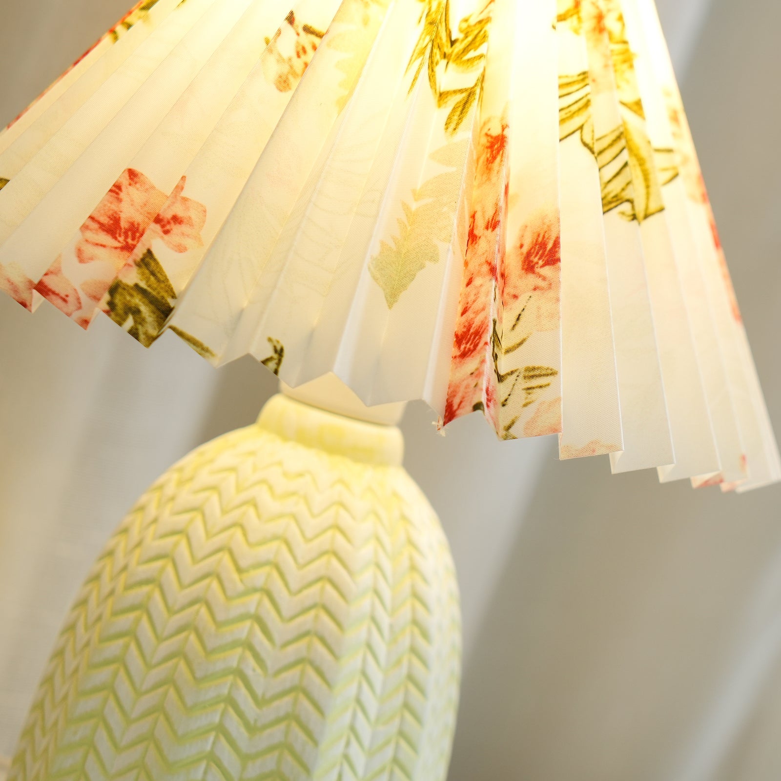 Vintage Pleated Table Lamp - Blowlighting