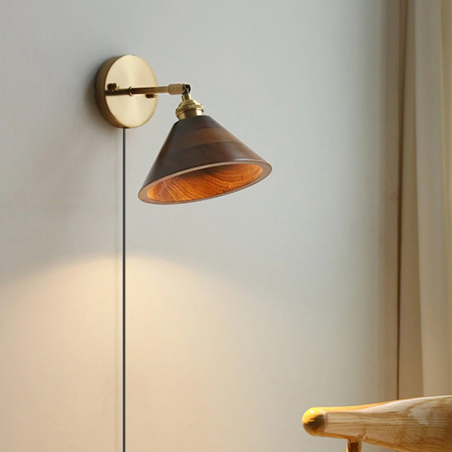 Vintage Wood Plug-in Wall Lamp - Blowlighting