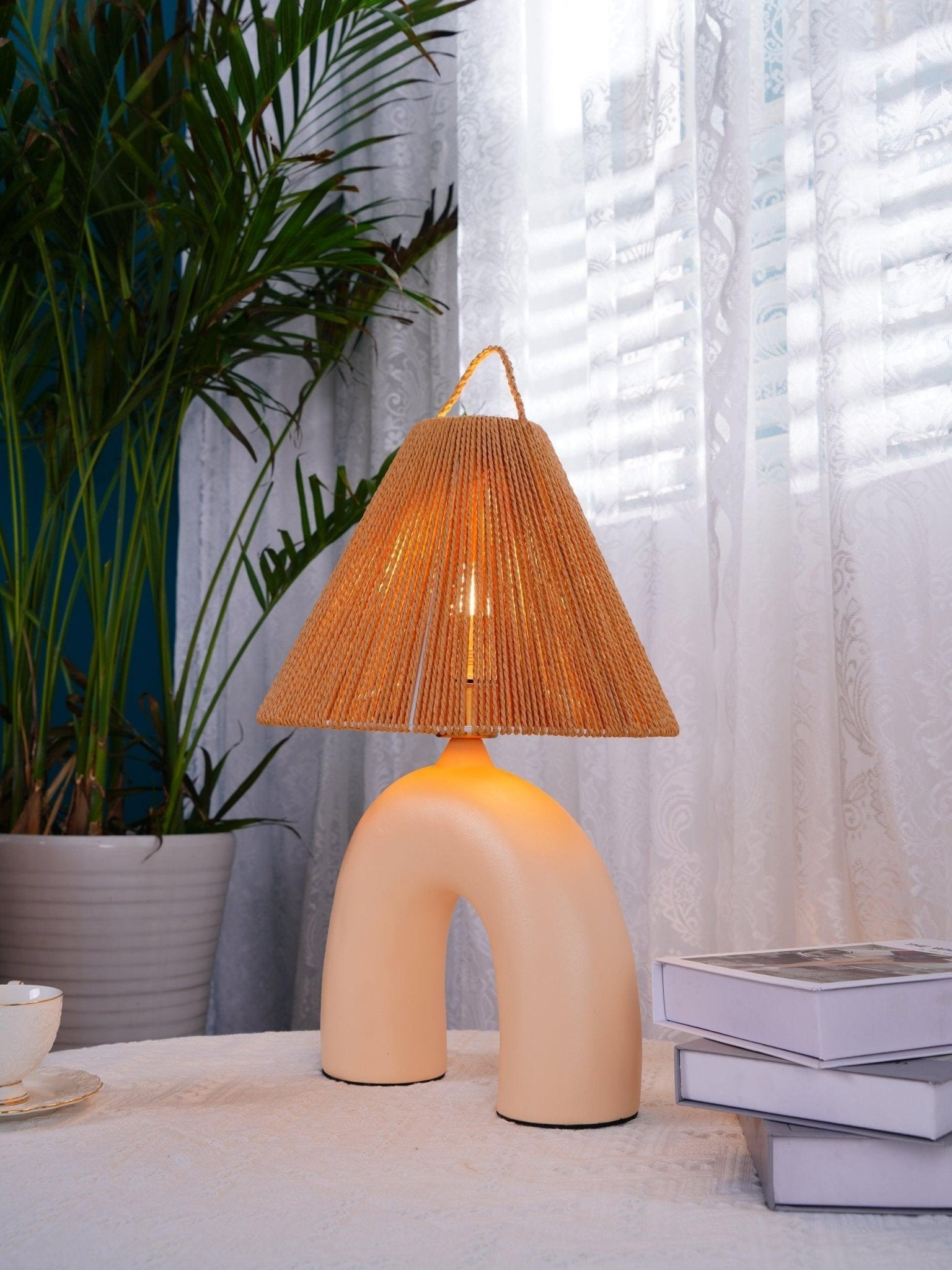 Arched Table Lamp - Blowlighting