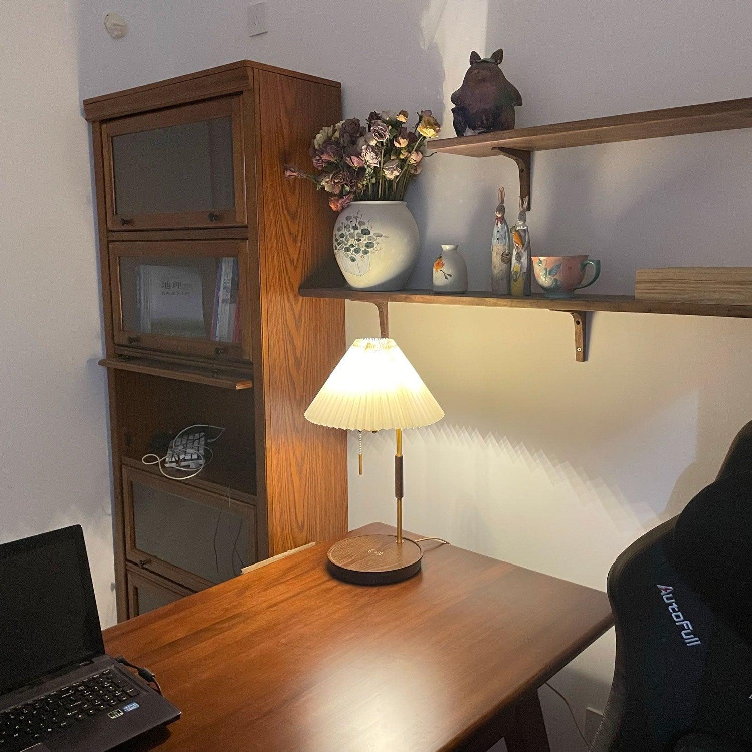 Wooden Retro Table Lamp - Blowlighting