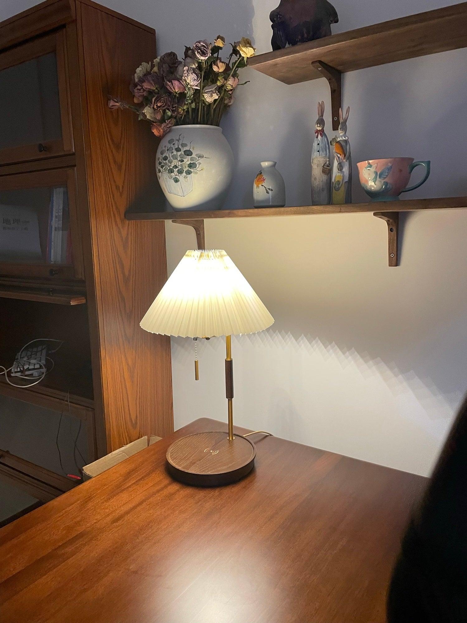 Wooden Retro Table Lamp - Blowlighting