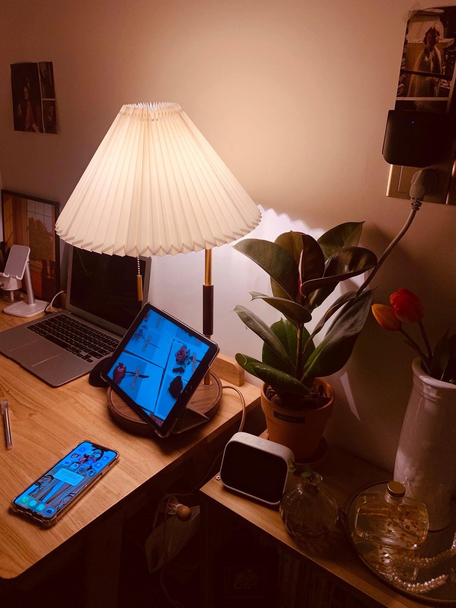 Wooden Retro Table Lamp - Blowlighting