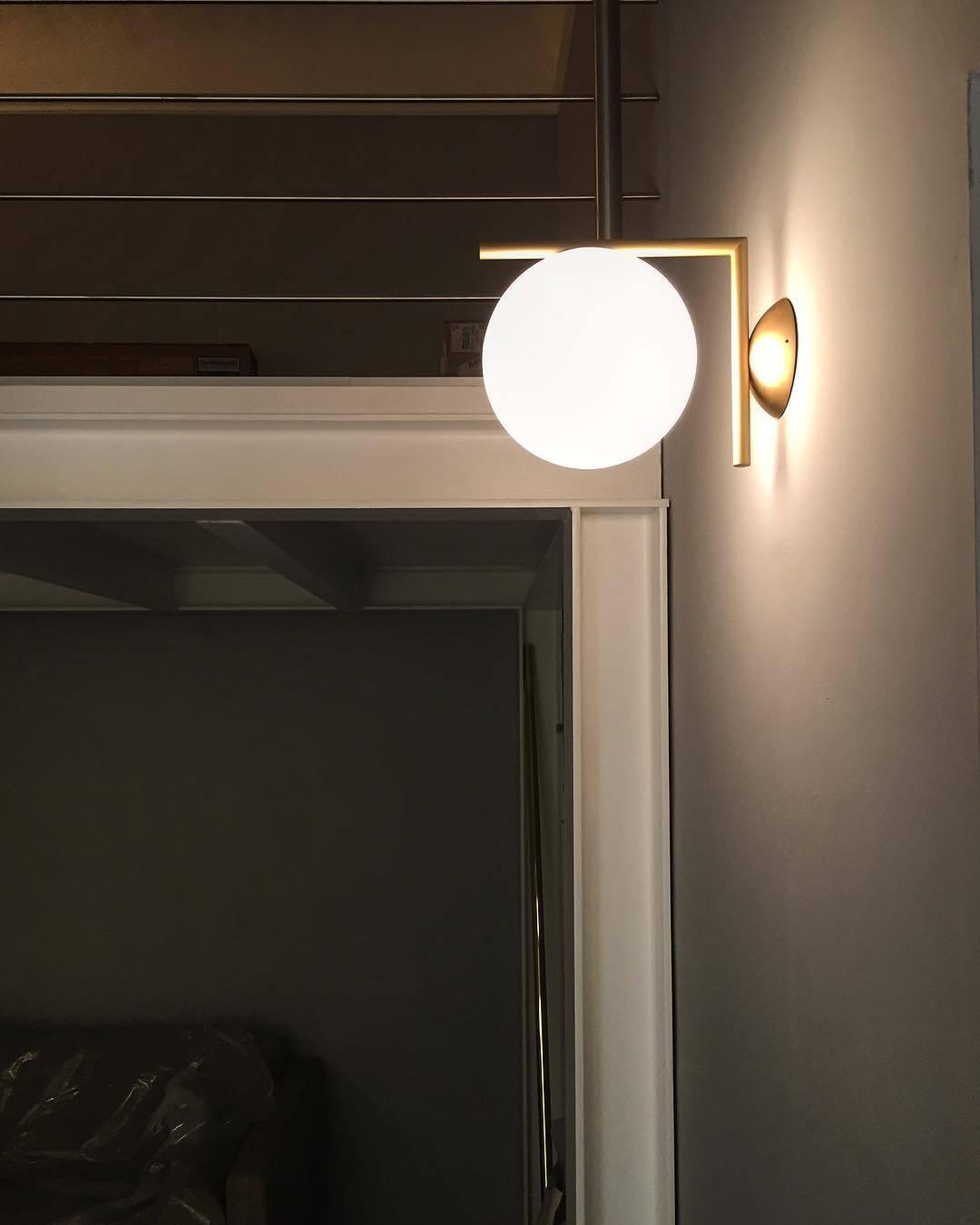 Blown Glass Opal Glass Wall Lamp - Blowlighting