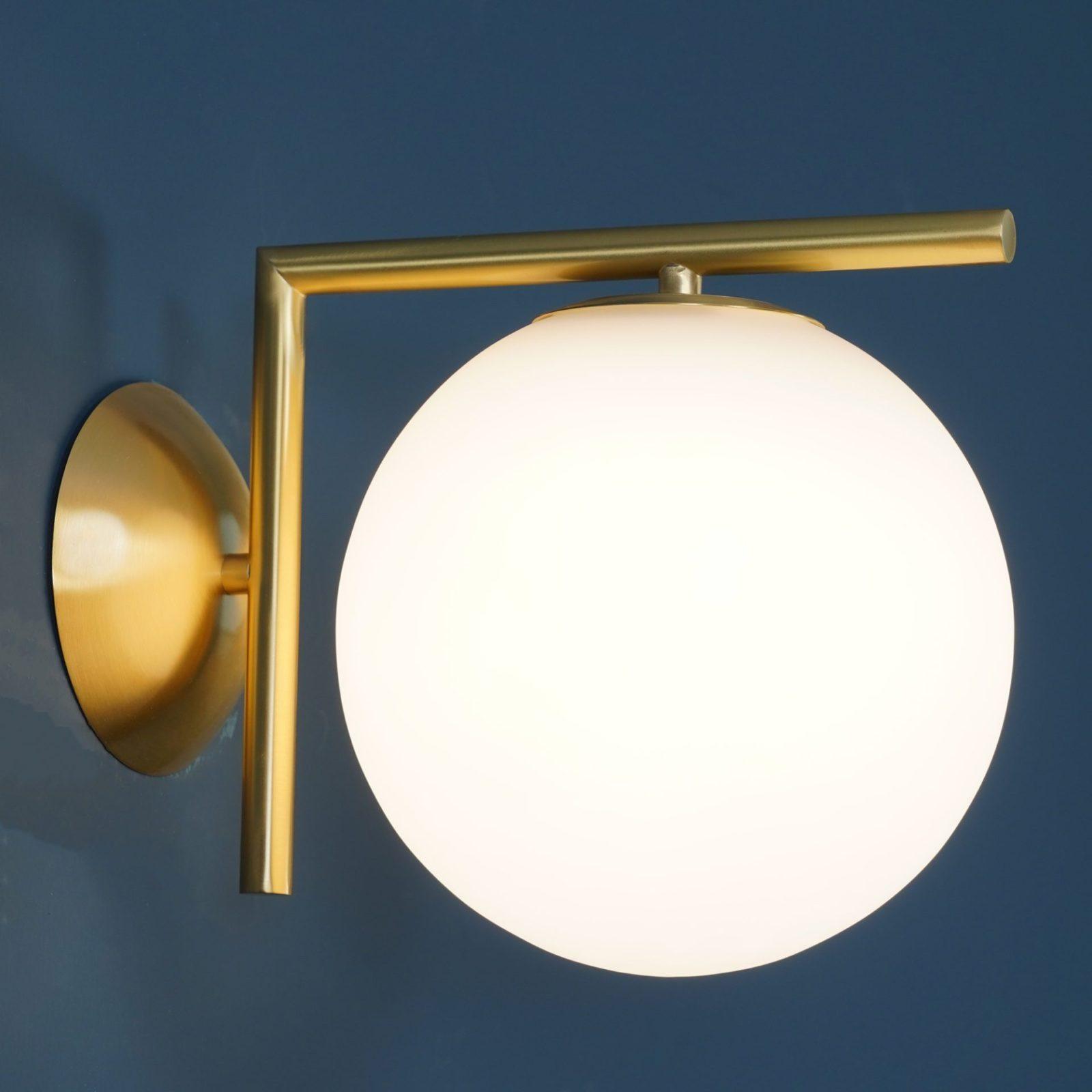 Blown Glass Opal Glass Wall Lamp - Blowlighting